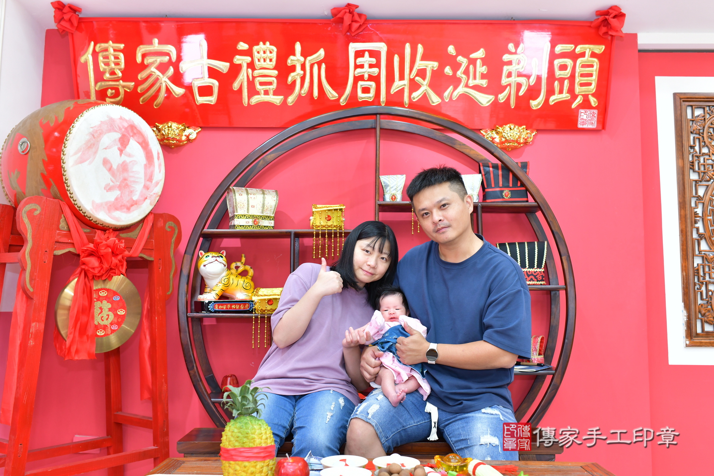 小璇寶寶(台中市北區嬰兒寶寶滿月剃頭理髮、嬰兒剃胎毛儀式吉祥話)。中國風會場，爸媽寶貝穿「日中韓」古裝禮服。專業拍照、證書。★購買「臍帶章、肚臍章、胎毛筆刷印章」贈送：剃頭、收涎、抓周，三選一。2024.11.20，照片4