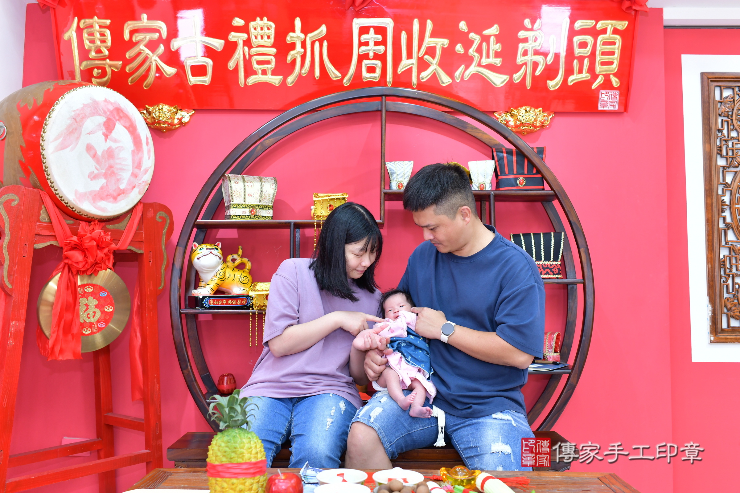 小璇寶寶(台中市北區嬰兒寶寶滿月剃頭理髮、嬰兒剃胎毛儀式吉祥話)。中國風會場，爸媽寶貝穿「日中韓」古裝禮服。專業拍照、證書。★購買「臍帶章、肚臍章、胎毛筆刷印章」贈送：剃頭、收涎、抓周，三選一。2024.11.20，照片5