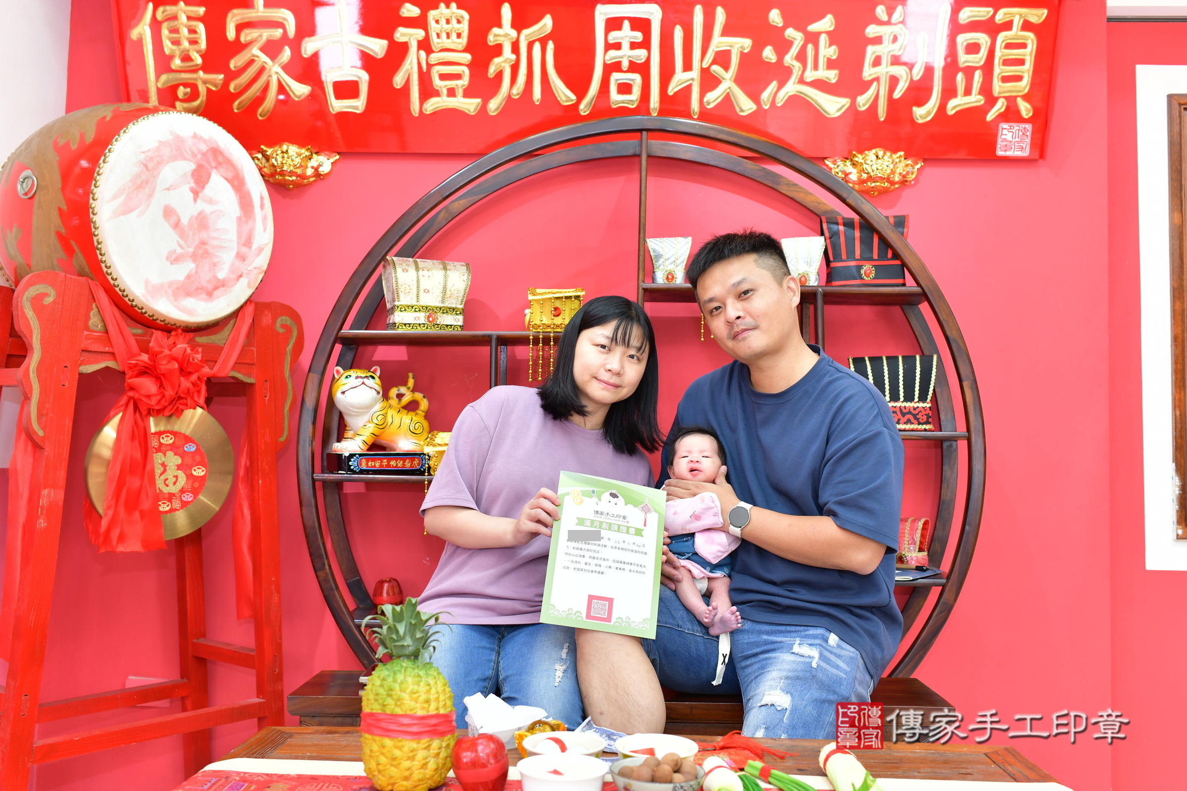 小璇寶寶(台中市北區嬰兒寶寶滿月剃頭理髮、嬰兒剃胎毛儀式吉祥話)。中國風會場，爸媽寶貝穿「日中韓」古裝禮服。專業拍照、證書。★購買「臍帶章、肚臍章、胎毛筆刷印章」贈送：剃頭、收涎、抓周，三選一。2024.11.20，照片10