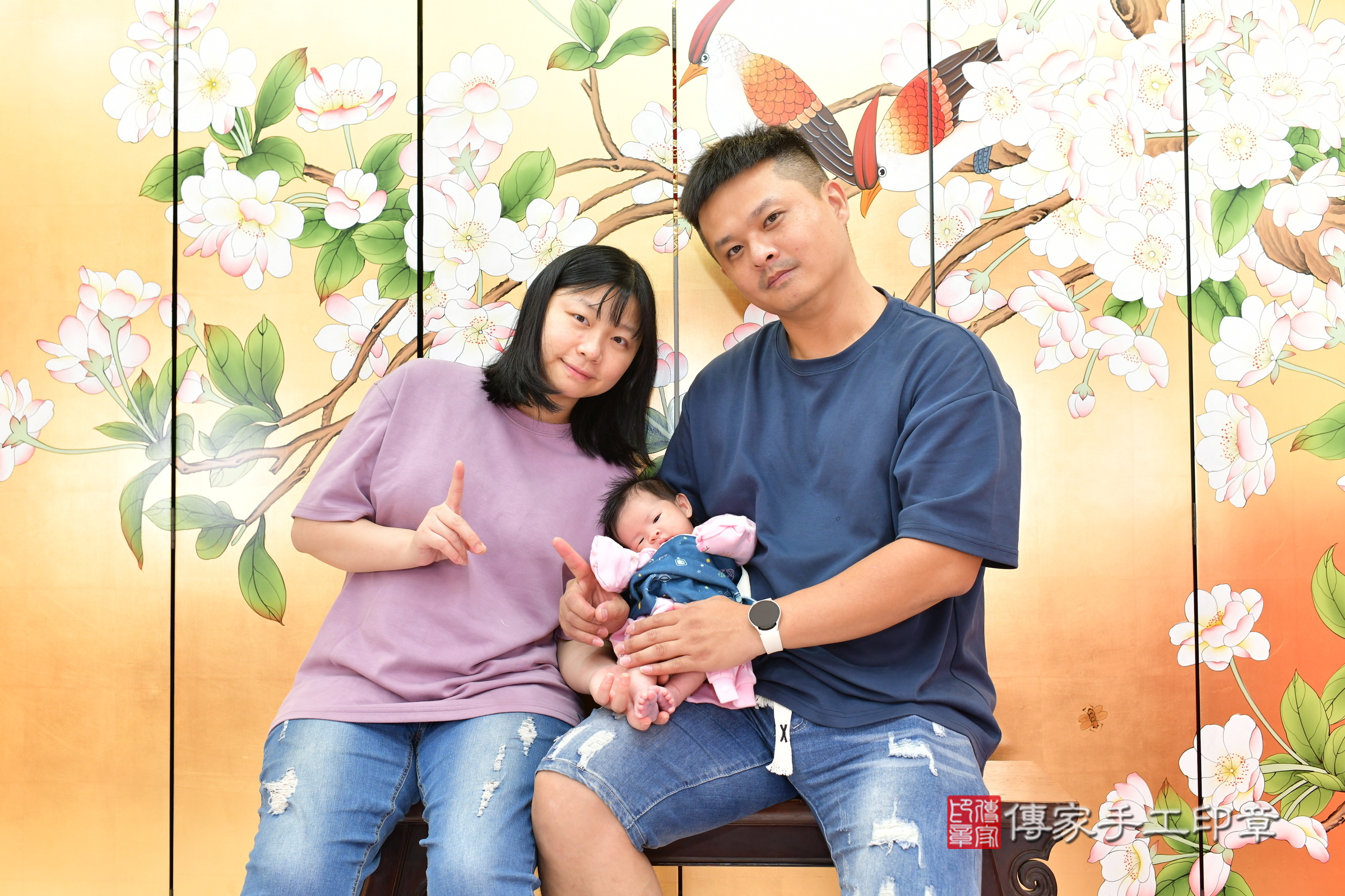 小璇寶寶(台中市北區嬰兒寶寶滿月剃頭理髮、嬰兒剃胎毛儀式吉祥話)。中國風會場，爸媽寶貝穿「日中韓」古裝禮服。專業拍照、證書。★購買「臍帶章、肚臍章、胎毛筆刷印章」贈送：剃頭、收涎、抓周，三選一。2024.11.20，照片2