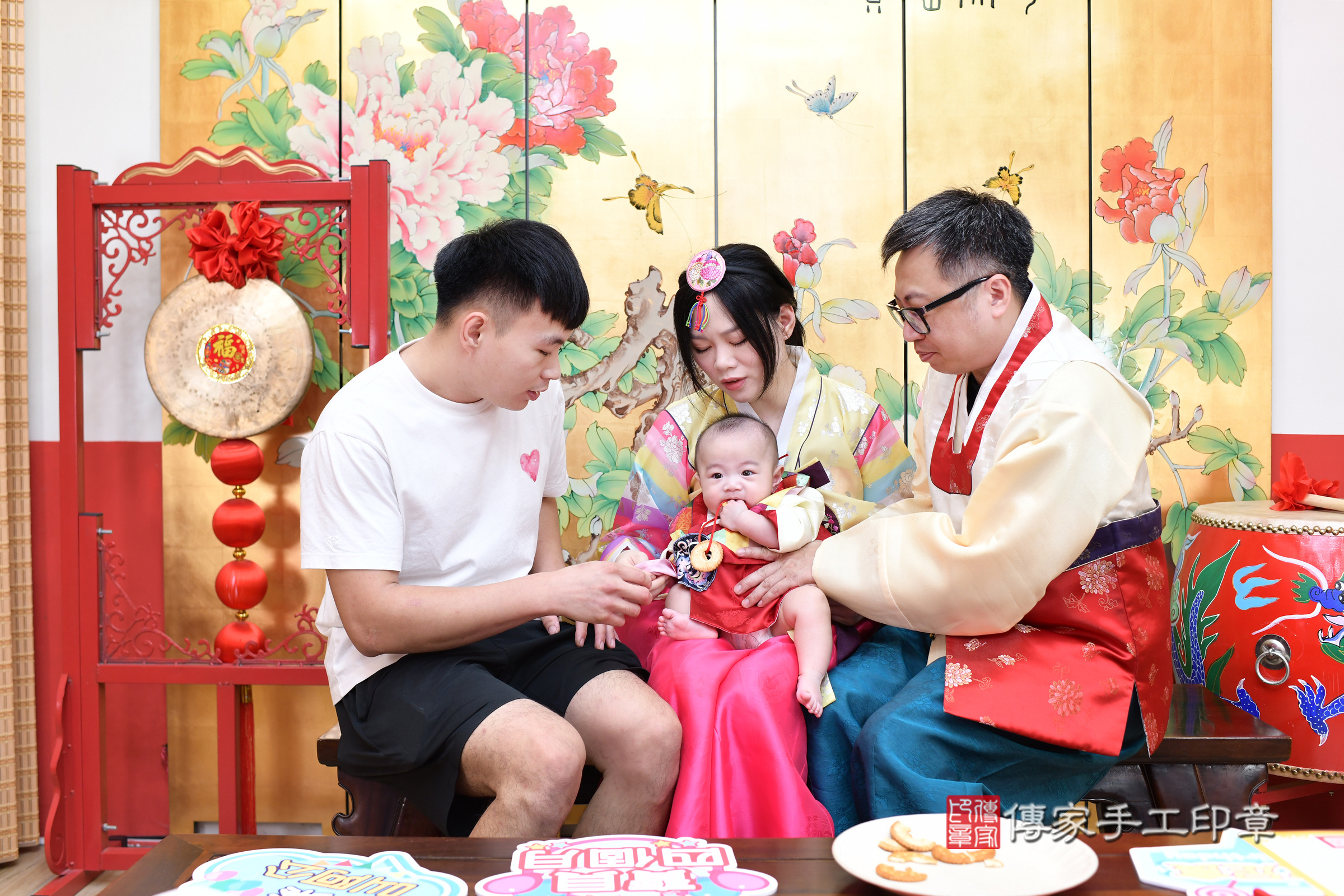 台北市大同區睿睿寶寶收涎推薦：傳家台北店收涎中國風會場，嬰兒古禮收涎收口水流程儀式、收涎吉祥話、收涎餅乾、收涎拍照。收涎證書。2024.11.15，照片19