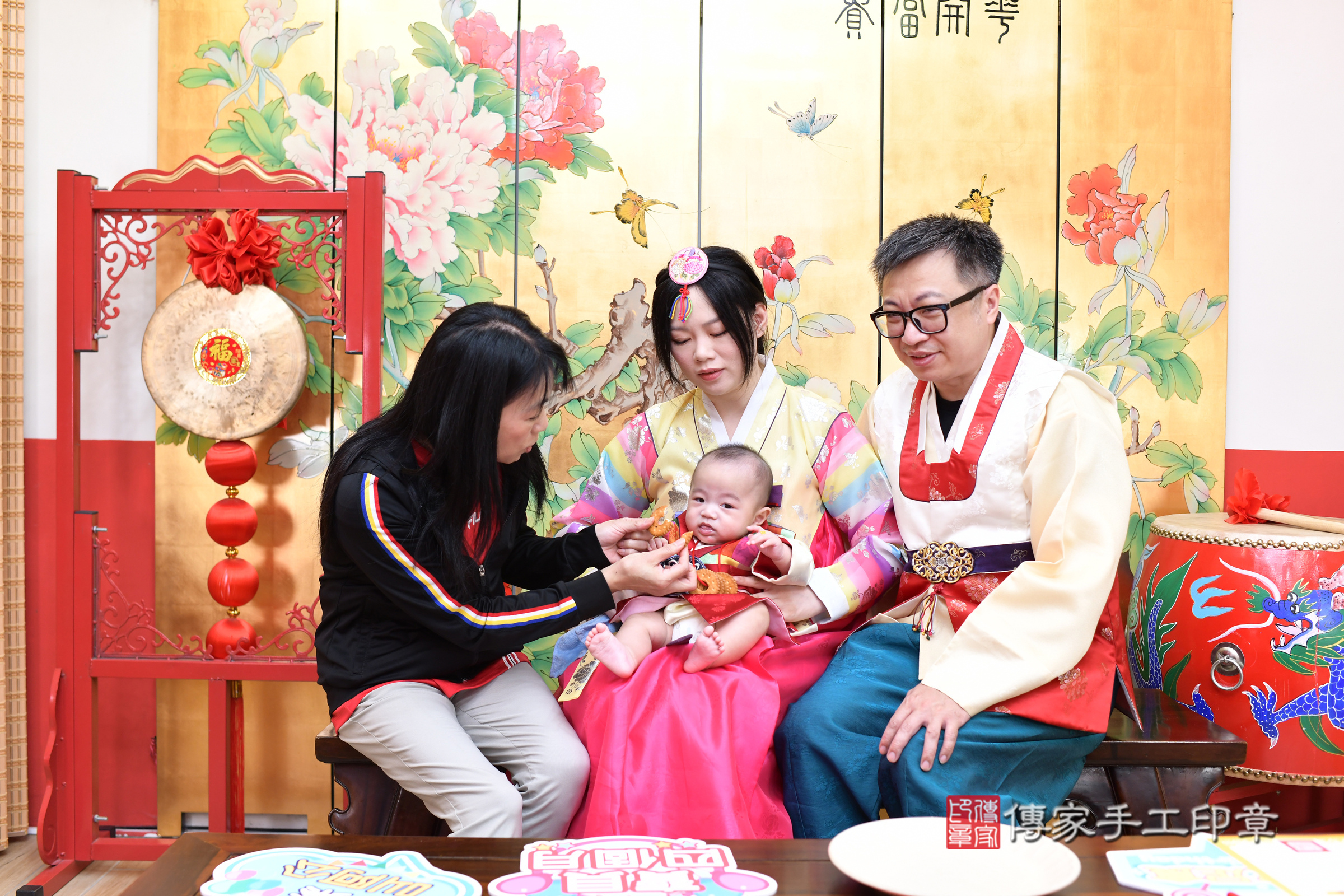 台北市大同區睿睿寶寶收涎推薦：傳家台北店收涎中國風會場，嬰兒古禮收涎收口水流程儀式、收涎吉祥話、收涎餅乾、收涎拍照。收涎證書。2024.11.15，照片18