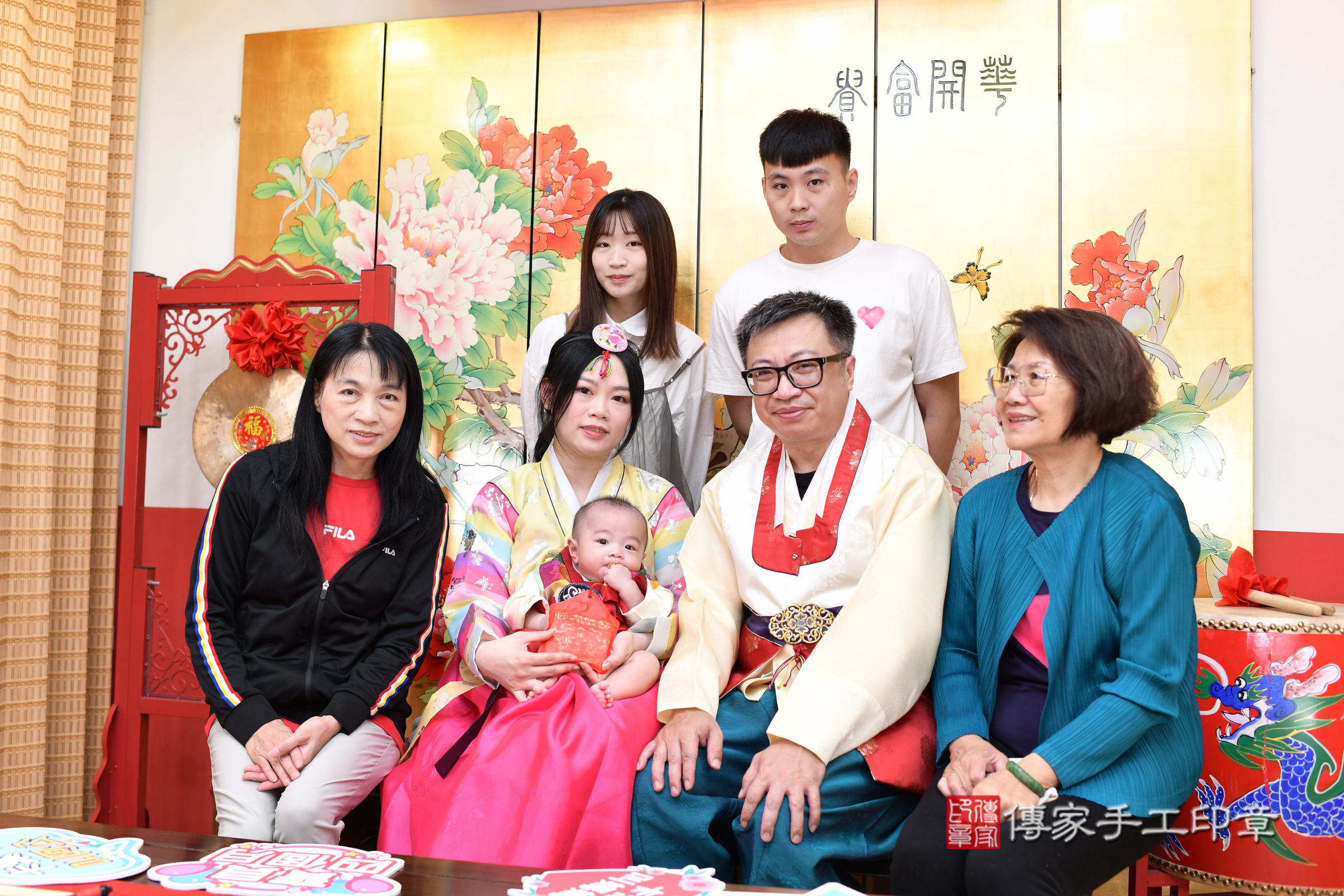 台北市大同區睿睿寶寶收涎推薦：傳家台北店收涎中國風會場，嬰兒古禮收涎收口水流程儀式、收涎吉祥話、收涎餅乾、收涎拍照。收涎證書。2024.11.15，照片11
