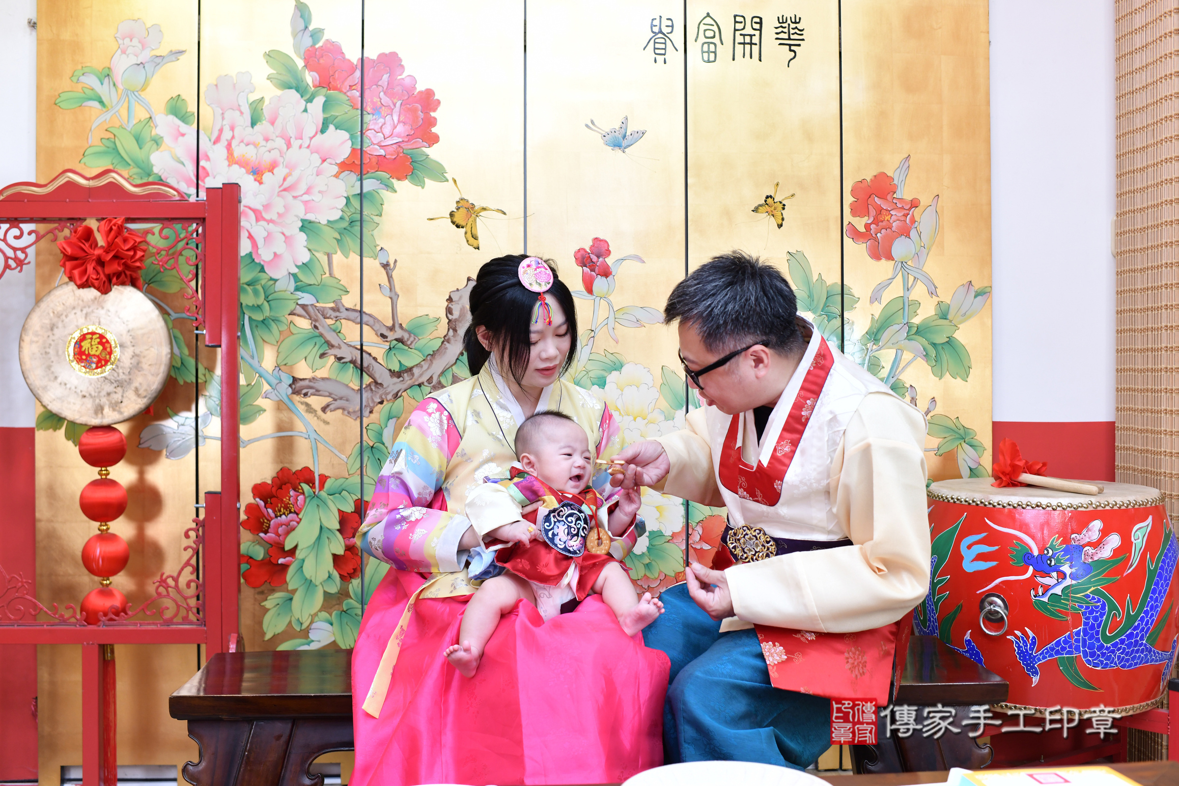 台北市大同區睿睿寶寶收涎推薦：傳家台北店收涎中國風會場，嬰兒古禮收涎收口水流程儀式、收涎吉祥話、收涎餅乾、收涎拍照。收涎證書。2024.11.15，照片15