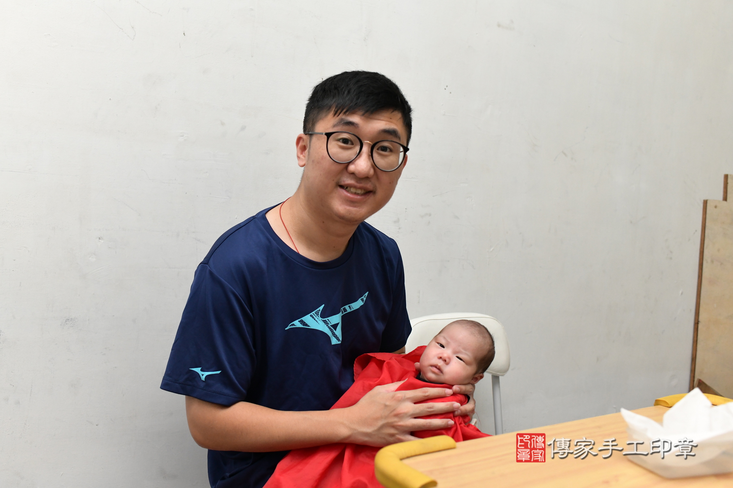 喬喬寶寶(台北市中山區到府嬰兒喬喬寶寶滿月剃頭理髮、到府嬰兒剃胎毛儀式吉祥話)。到府剃頭剃胎毛主持、專業拍照、證書。★購買「臍帶章、肚臍章、胎毛筆刷印章」贈送：剃頭、收涎、抓周，三選一。2024.12.6，照片18
