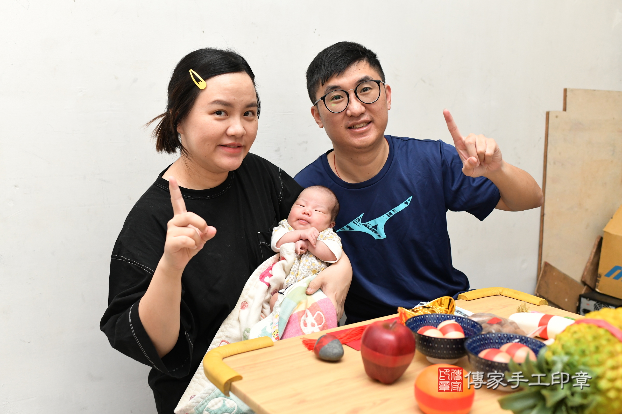 喬喬寶寶(台北市中山區到府嬰兒喬喬寶寶滿月剃頭理髮、到府嬰兒剃胎毛儀式吉祥話)。到府剃頭剃胎毛主持、專業拍照、證書。★購買「臍帶章、肚臍章、胎毛筆刷印章」贈送：剃頭、收涎、抓周，三選一。2024.12.6，照片3