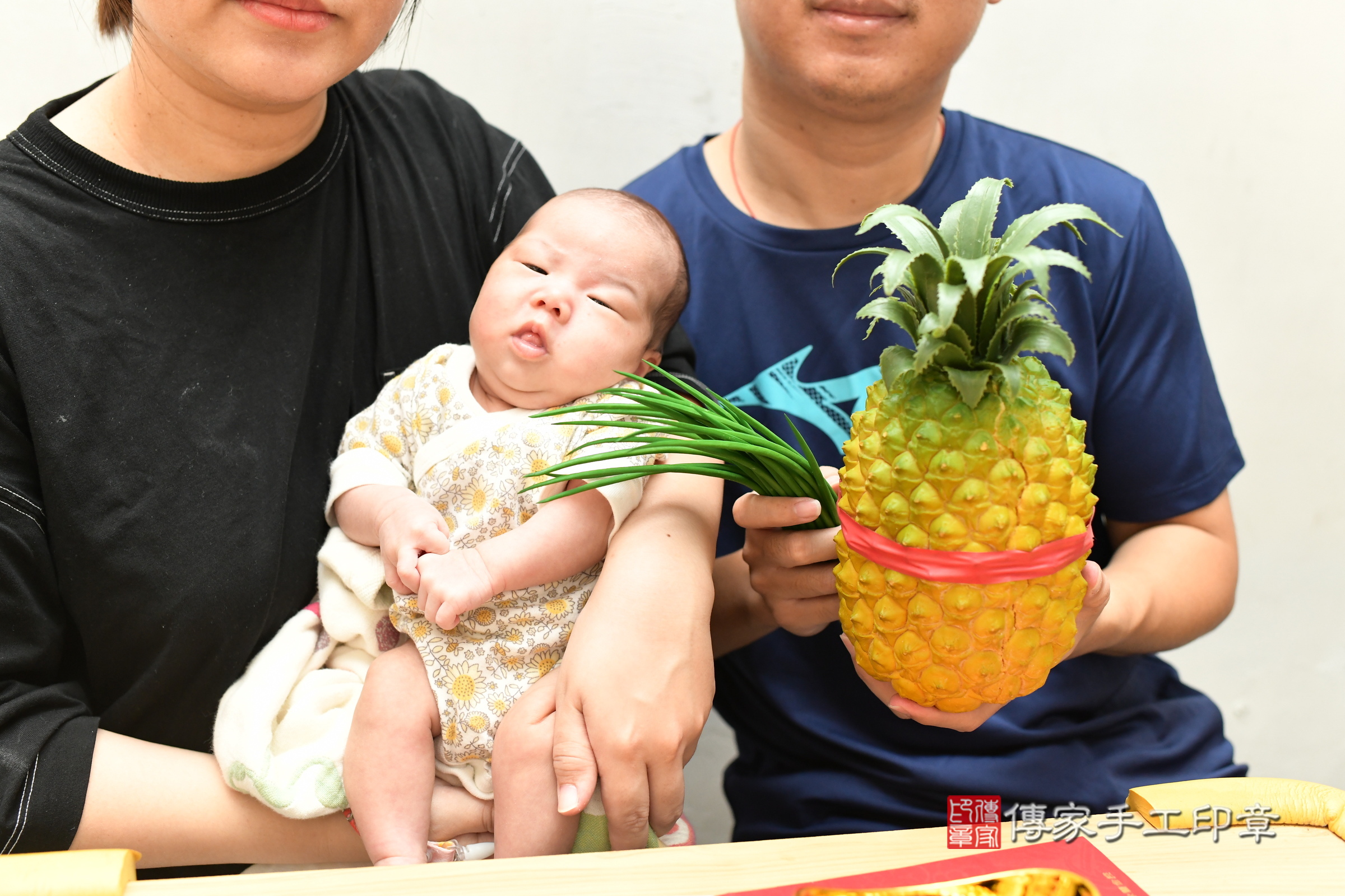 喬喬寶寶(台北市中山區到府嬰兒喬喬寶寶滿月剃頭理髮、到府嬰兒剃胎毛儀式吉祥話)。到府剃頭剃胎毛主持、專業拍照、證書。★購買「臍帶章、肚臍章、胎毛筆刷印章」贈送：剃頭、收涎、抓周，三選一。2024.12.6，照片15