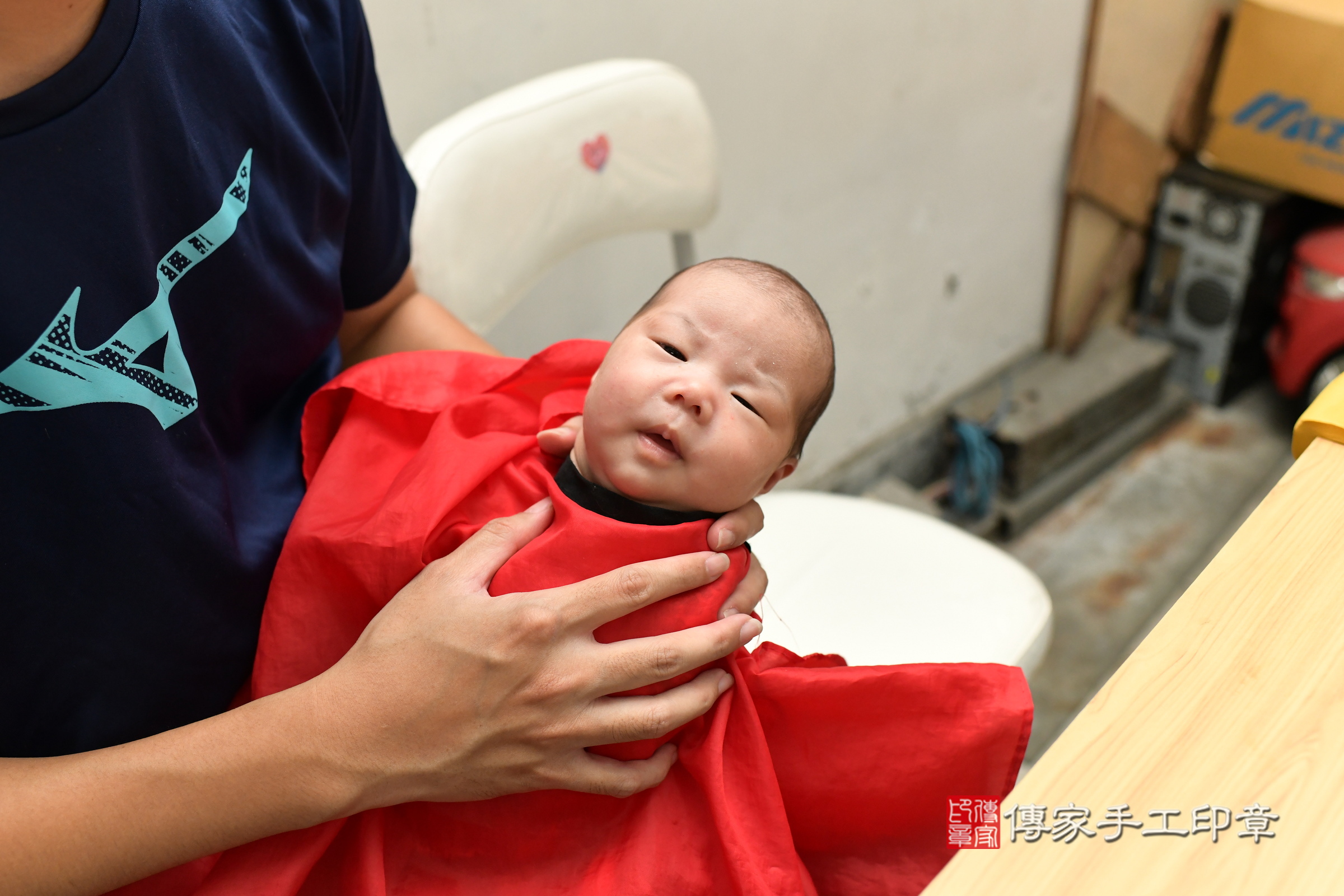 喬喬寶寶(台北市中山區到府嬰兒喬喬寶寶滿月剃頭理髮、到府嬰兒剃胎毛儀式吉祥話)。到府剃頭剃胎毛主持、專業拍照、證書。★購買「臍帶章、肚臍章、胎毛筆刷印章」贈送：剃頭、收涎、抓周，三選一。2024.12.6，照片19