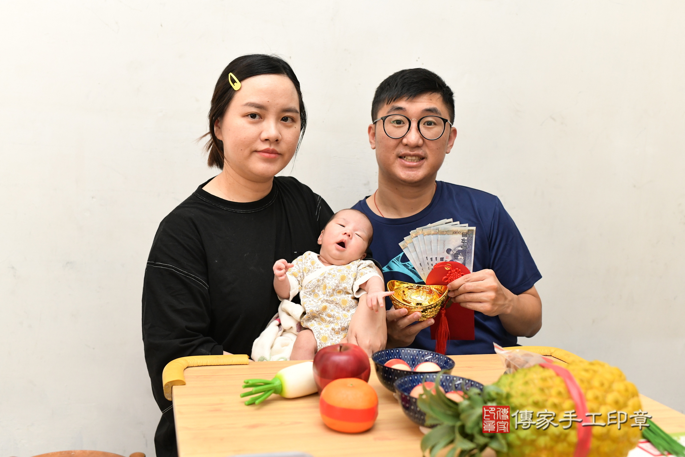 喬喬寶寶(台北市中山區到府嬰兒喬喬寶寶滿月剃頭理髮、到府嬰兒剃胎毛儀式吉祥話)。到府剃頭剃胎毛主持、專業拍照、證書。★購買「臍帶章、肚臍章、胎毛筆刷印章」贈送：剃頭、收涎、抓周，三選一。2024.12.6，照片17