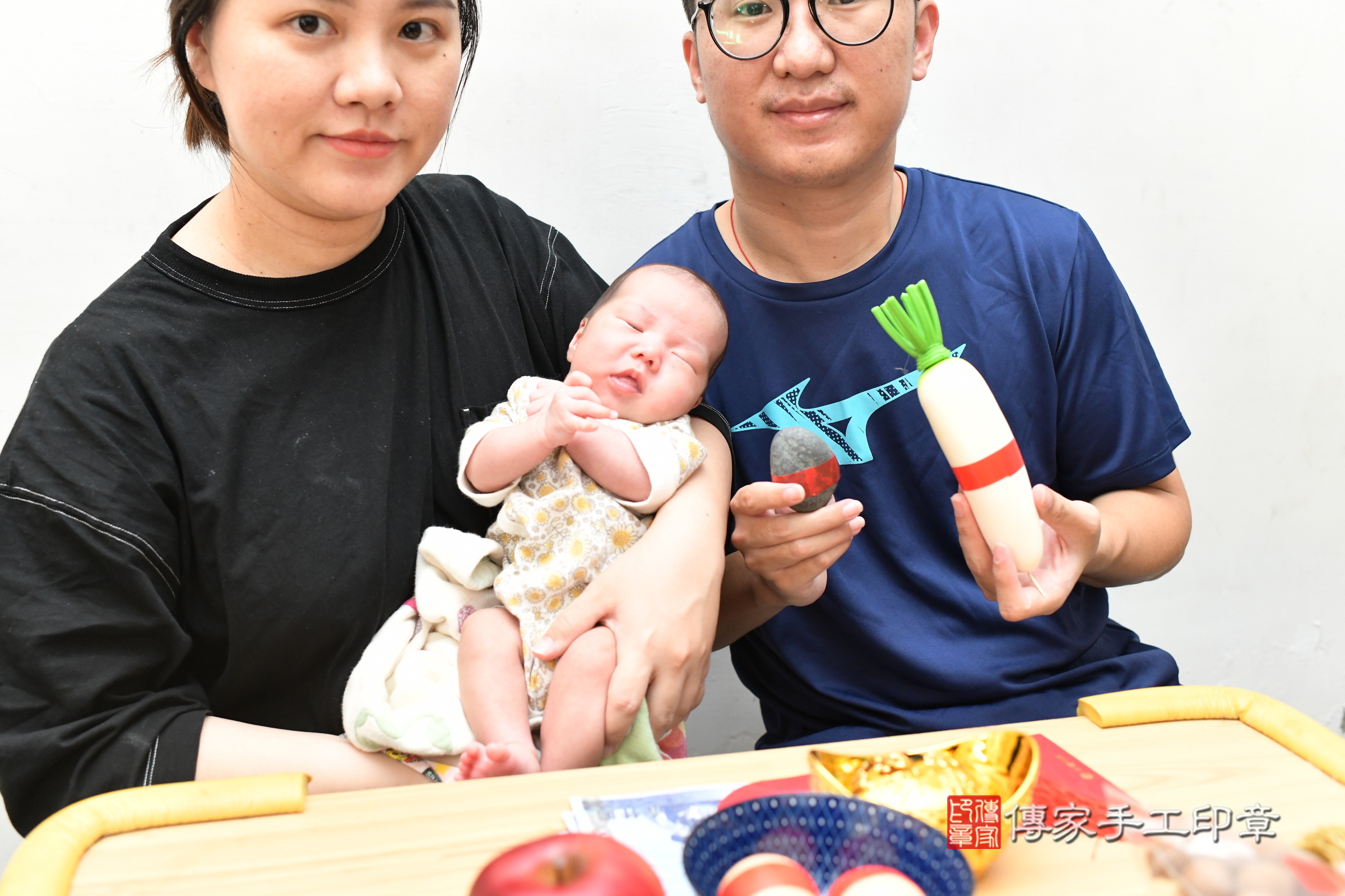 喬喬寶寶(台北市中山區到府嬰兒喬喬寶寶滿月剃頭理髮、到府嬰兒剃胎毛儀式吉祥話)。到府剃頭剃胎毛主持、專業拍照、證書。★購買「臍帶章、肚臍章、胎毛筆刷印章」贈送：剃頭、收涎、抓周，三選一。2024.12.6，照片13