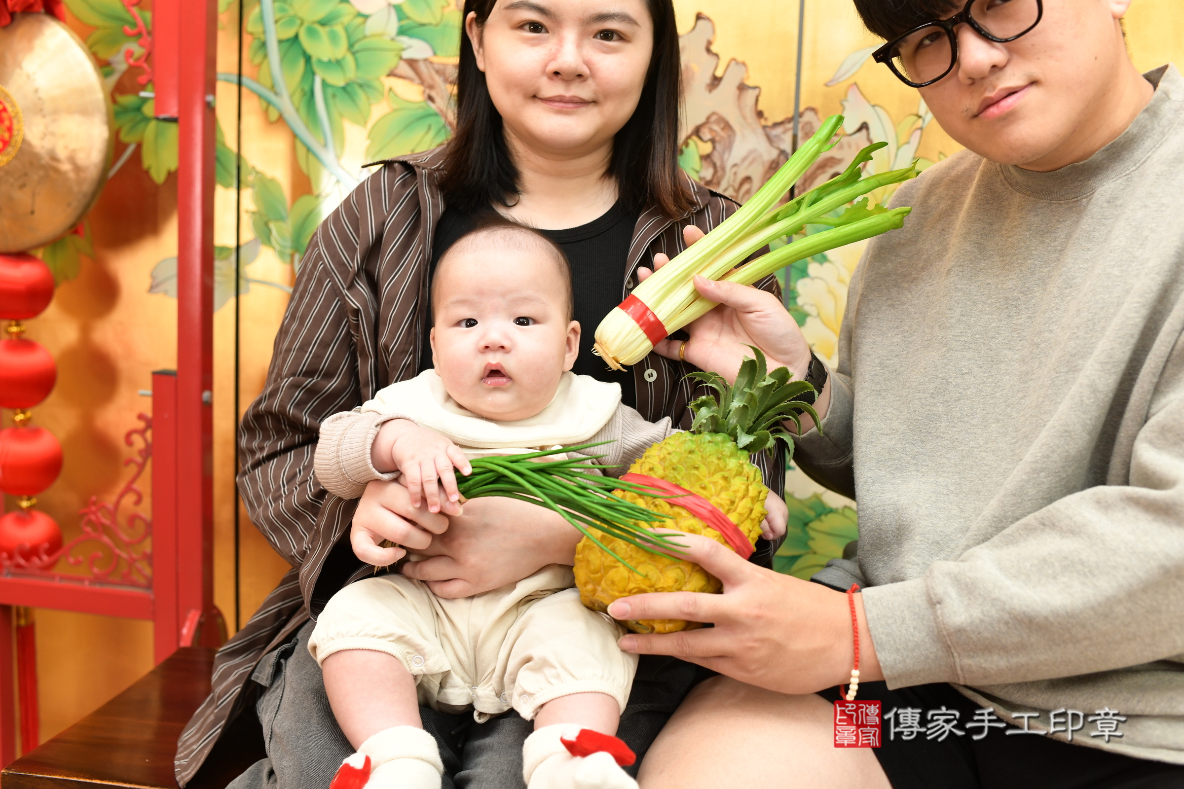 辰辰寶寶(台北市大同區嬰兒寶寶滿月剃頭理髮、嬰兒剃胎毛儀式吉祥話)。中國風會場，爸媽寶貝穿「日中韓」古裝禮服。專業拍照、證書。★購買「臍帶章、肚臍章、胎毛筆刷印章」贈送：剃頭、收涎、抓周，三選一。2024.12.7，照片14