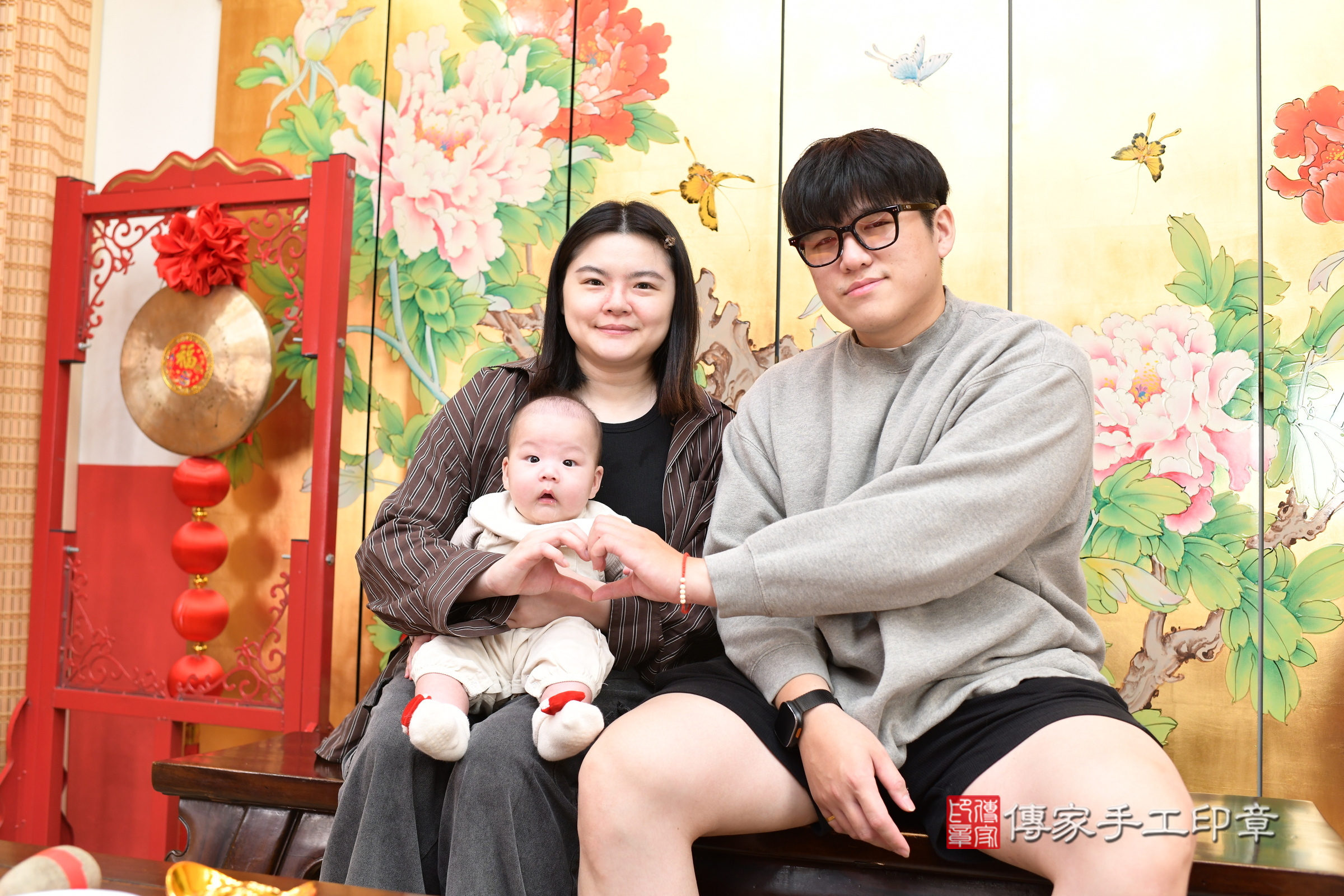 辰辰寶寶(台北市大同區嬰兒寶寶滿月剃頭理髮、嬰兒剃胎毛儀式吉祥話)。中國風會場，爸媽寶貝穿「日中韓」古裝禮服。專業拍照、證書。★購買「臍帶章、肚臍章、胎毛筆刷印章」贈送：剃頭、收涎、抓周，三選一。2024.12.7，照片3