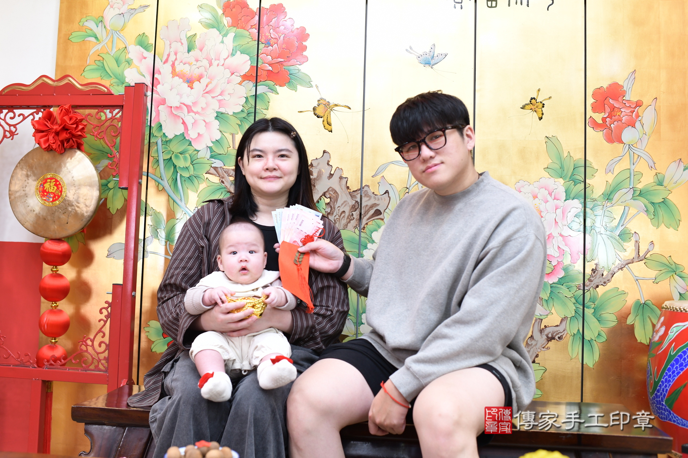 辰辰寶寶(台北市大同區嬰兒寶寶滿月剃頭理髮、嬰兒剃胎毛儀式吉祥話)。中國風會場，爸媽寶貝穿「日中韓」古裝禮服。專業拍照、證書。★購買「臍帶章、肚臍章、胎毛筆刷印章」贈送：剃頭、收涎、抓周，三選一。2024.12.7，照片15