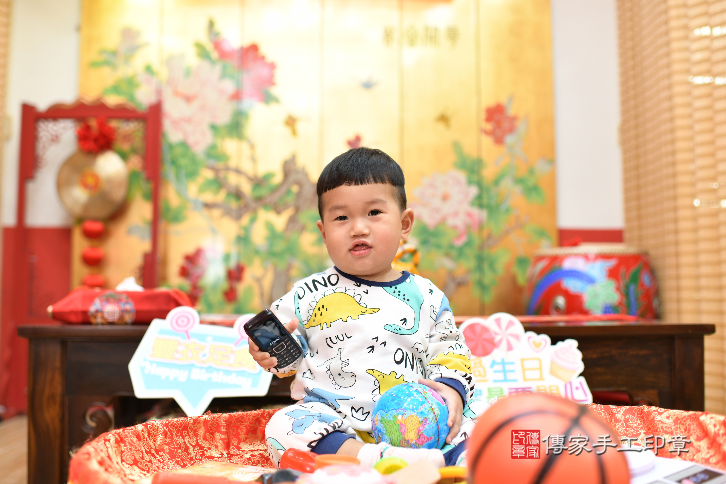 台北市大同區翔翔寶寶抓周推薦：傳家台北店抓周度脺中國風會場，嬰兒古禮抓周流程儀式吉祥話、抓周道具物品24種、拍照。抓周證書。2024.12.6，照片10