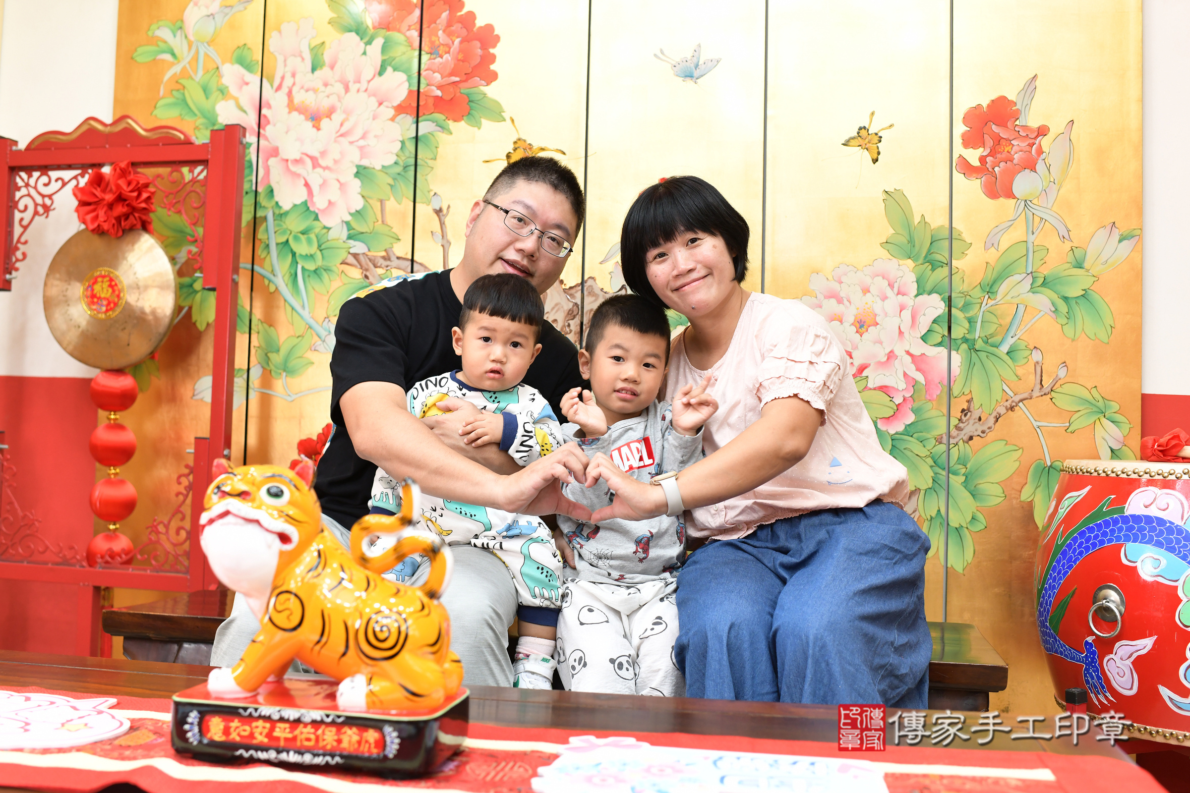 台北市大同區翔翔寶寶抓周推薦：傳家台北店抓周度脺中國風會場，嬰兒古禮抓周流程儀式吉祥話、抓周道具物品24種、拍照。抓周證書。2024.12.6，照片3