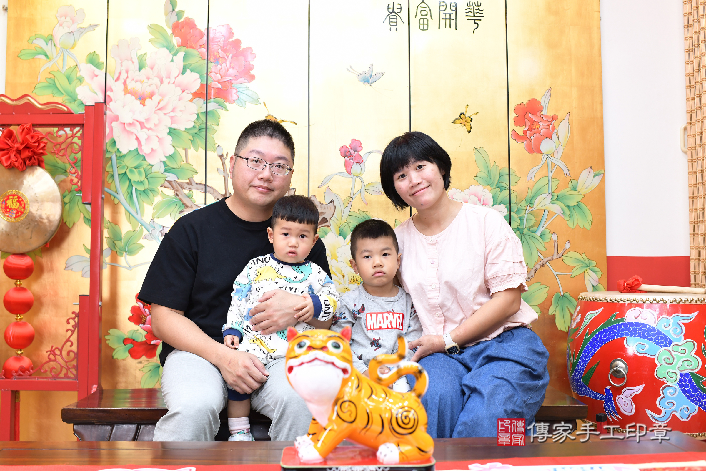 台北市大同區翔翔寶寶抓周推薦：傳家台北店抓周度脺中國風會場，嬰兒古禮抓周流程儀式吉祥話、抓周道具物品24種、拍照。抓周證書。2024.12.6，照片2