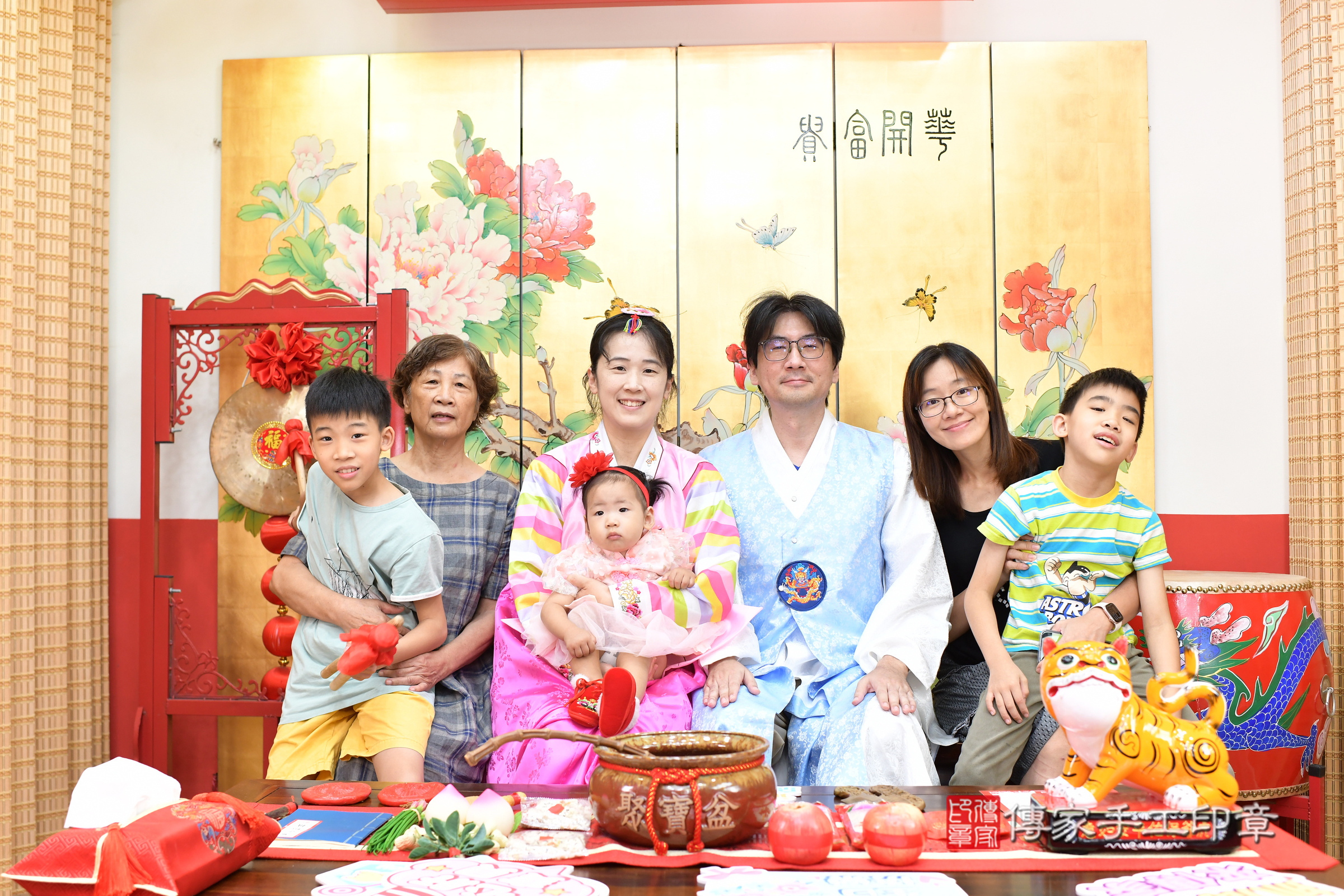 台北市大同區小穎寶寶抓周推薦：傳家台北店抓周度脺中國風會場，嬰兒古禮抓周流程儀式吉祥話、抓周道具物品24種、拍照。抓周證書。2024.11.16，照片20