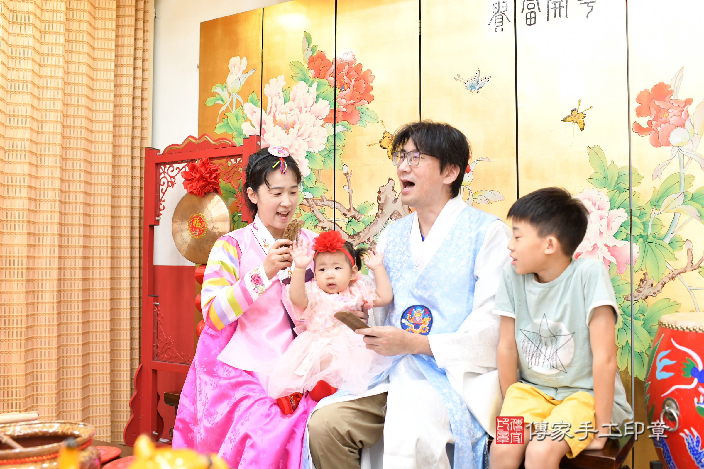 台北市大同區小穎寶寶抓周推薦：傳家台北店抓周度脺中國風會場，嬰兒古禮抓周流程儀式吉祥話、抓周道具物品24種、拍照。抓周證書。2024.11.16，照片15