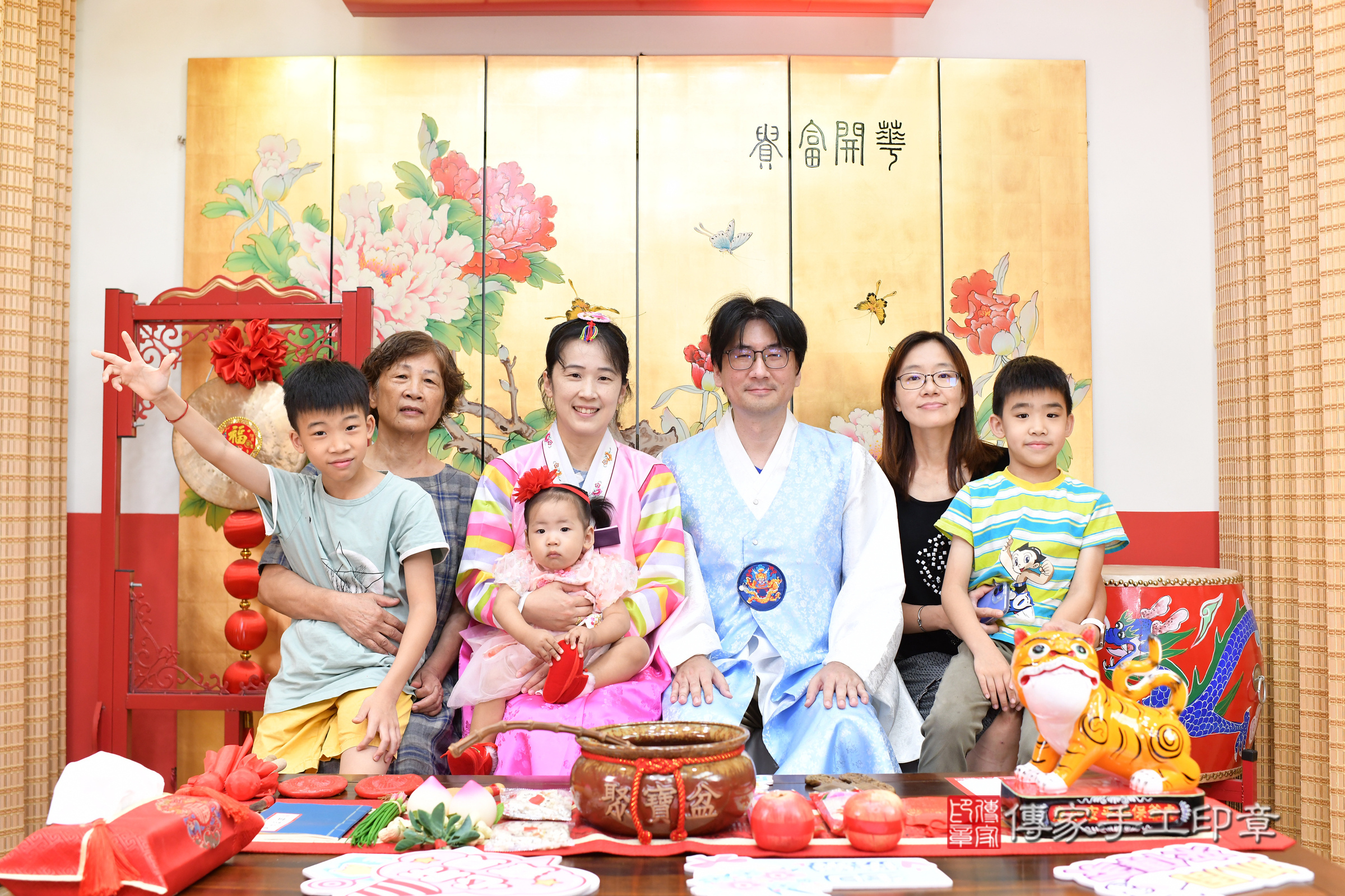 台北市大同區小穎寶寶抓周推薦：傳家台北店抓周度脺中國風會場，嬰兒古禮抓周流程儀式吉祥話、抓周道具物品24種、拍照。抓周證書。2024.11.16，照片22