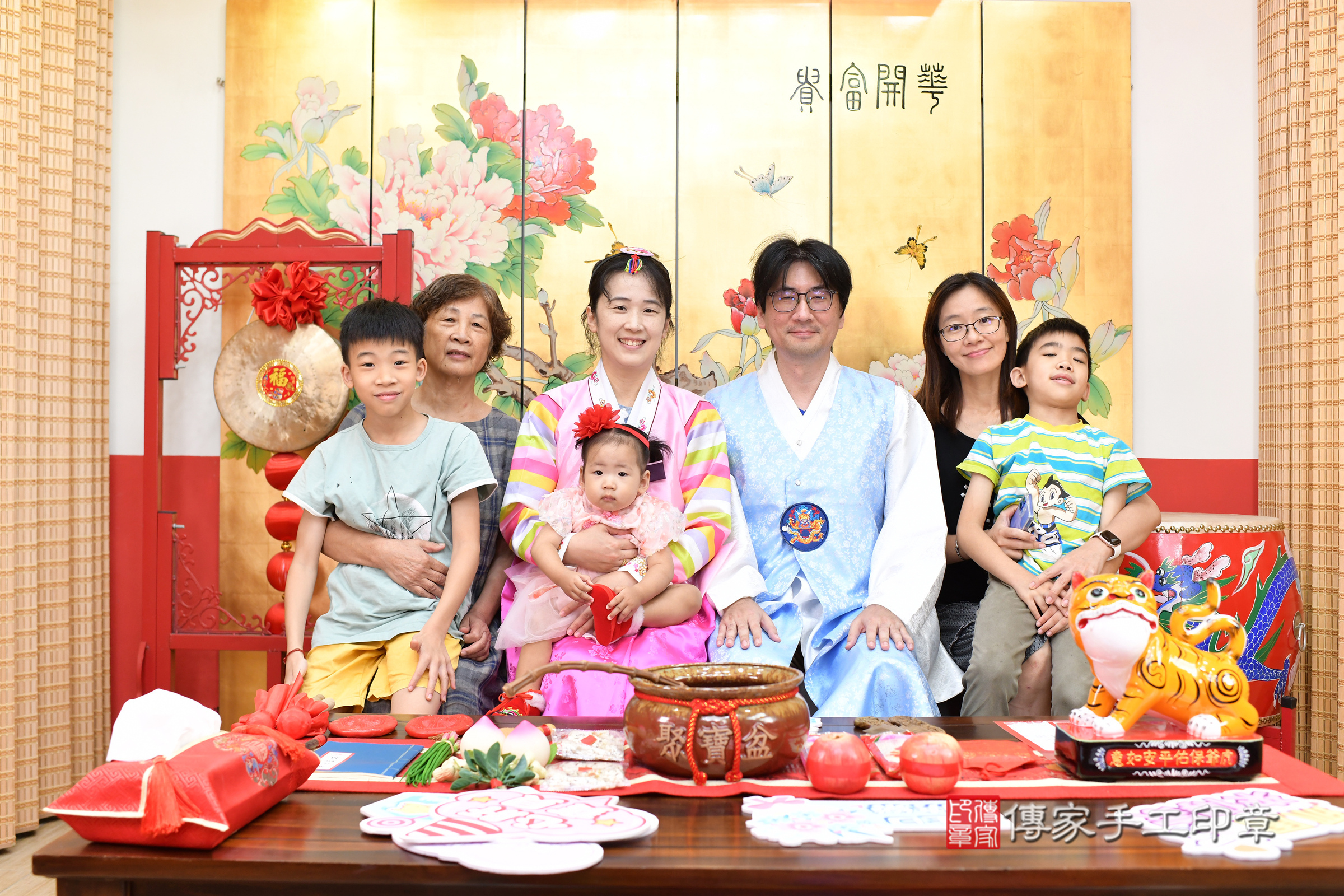 台北市大同區小穎寶寶抓周推薦：傳家台北店抓周度脺中國風會場，嬰兒古禮抓周流程儀式吉祥話、抓周道具物品24種、拍照。抓周證書。2024.11.16，照片21