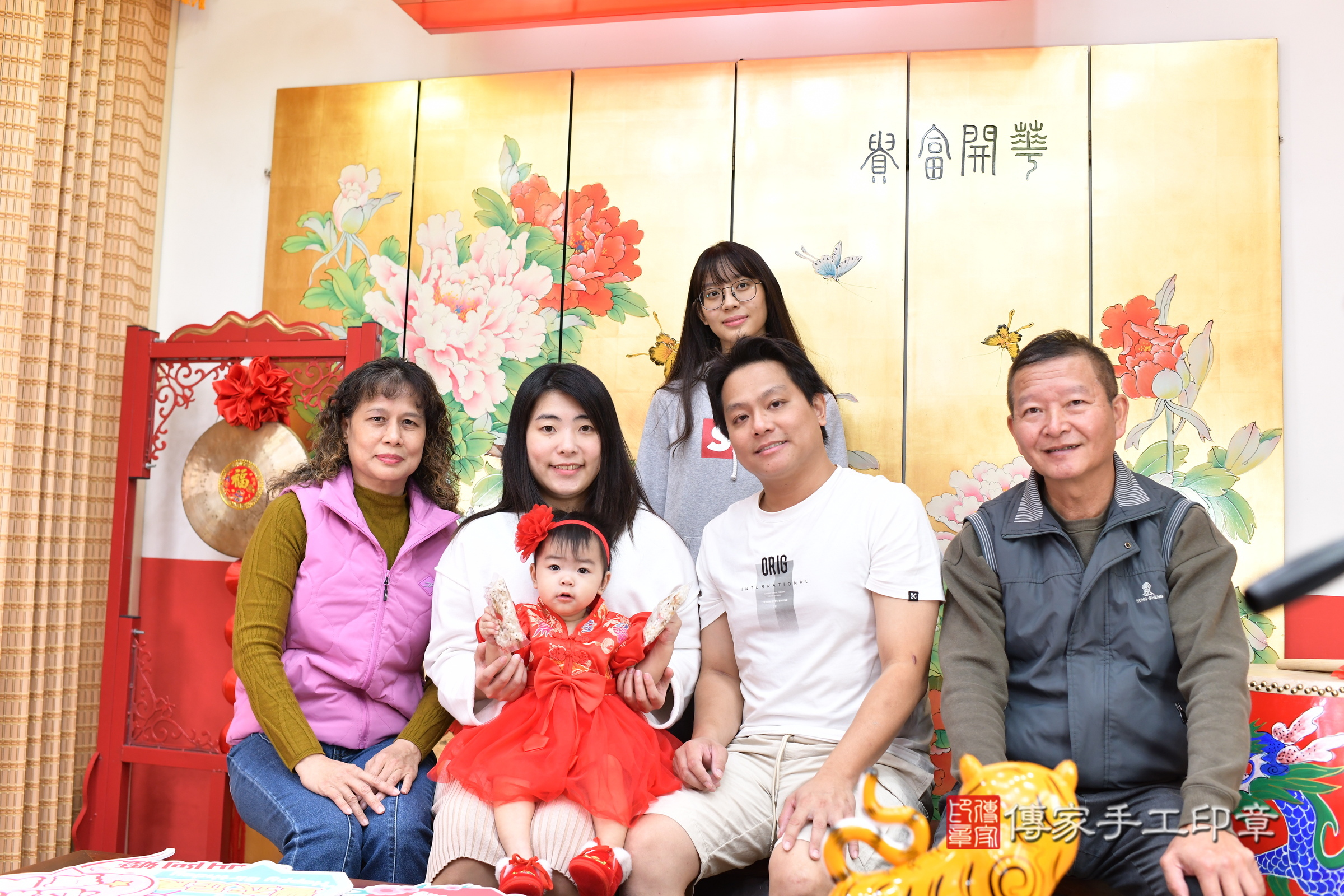 台北市大同區小嫻寶寶抓周推薦：傳家台北店抓周度脺中國風會場，嬰兒古禮抓周流程儀式吉祥話、抓周道具物品24種、拍照。抓周證書。2024.12.8，照片16