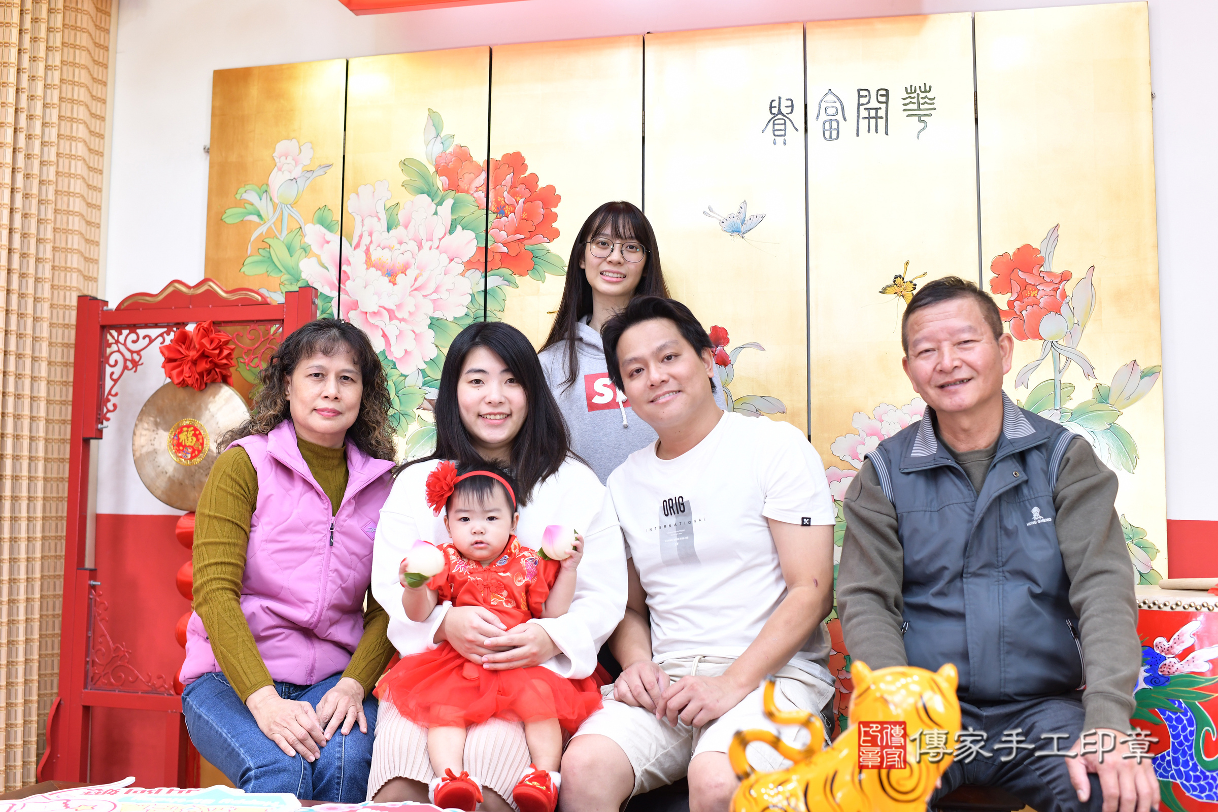 台北市大同區小嫻寶寶抓周推薦：傳家台北店抓周度脺中國風會場，嬰兒古禮抓周流程儀式吉祥話、抓周道具物品24種、拍照。抓周證書。2024.12.8，照片19