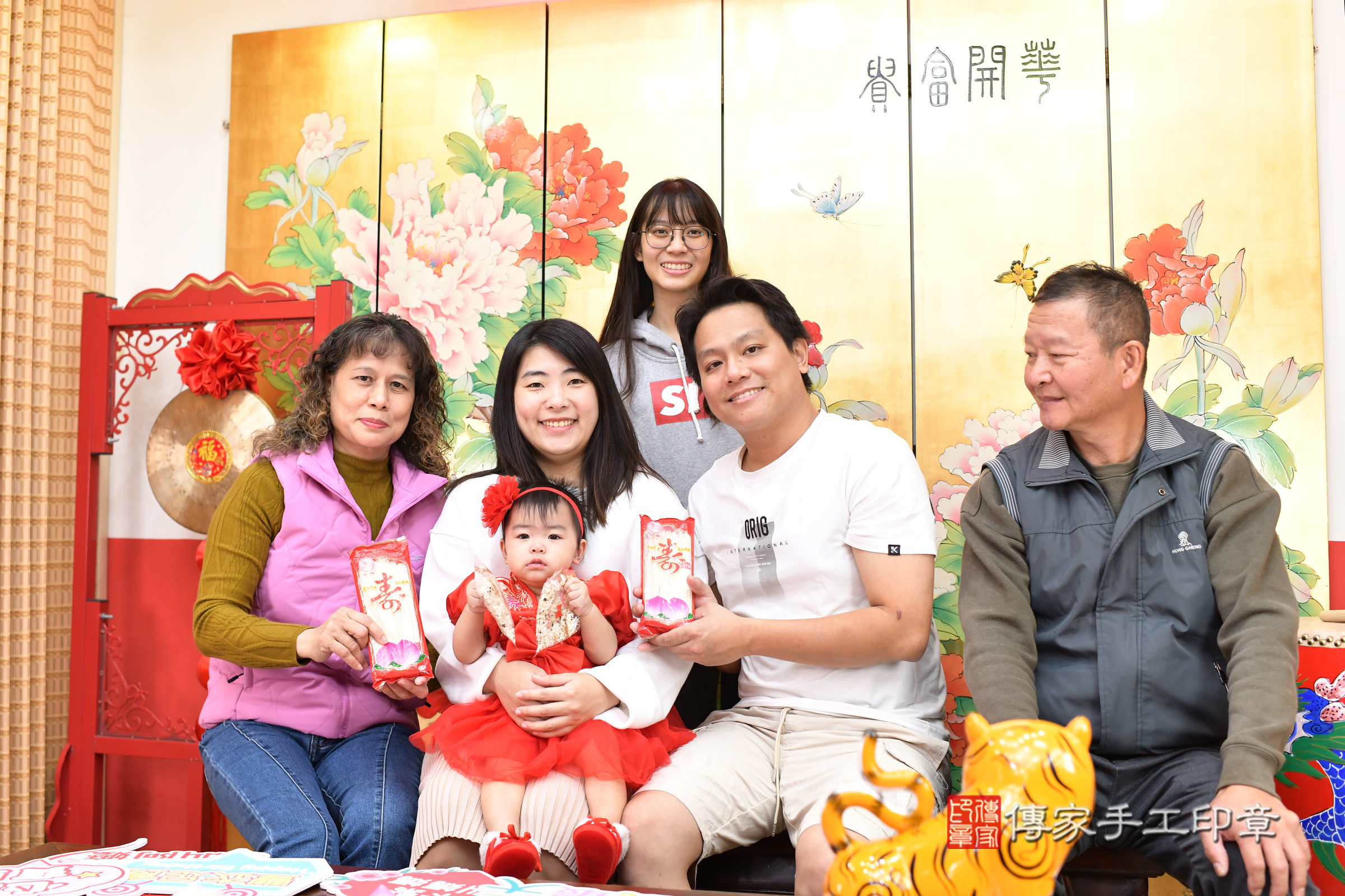 台北市大同區小嫻寶寶抓周推薦：傳家台北店抓周度脺中國風會場，嬰兒古禮抓周流程儀式吉祥話、抓周道具物品24種、拍照。抓周證書。2024.12.8，照片18