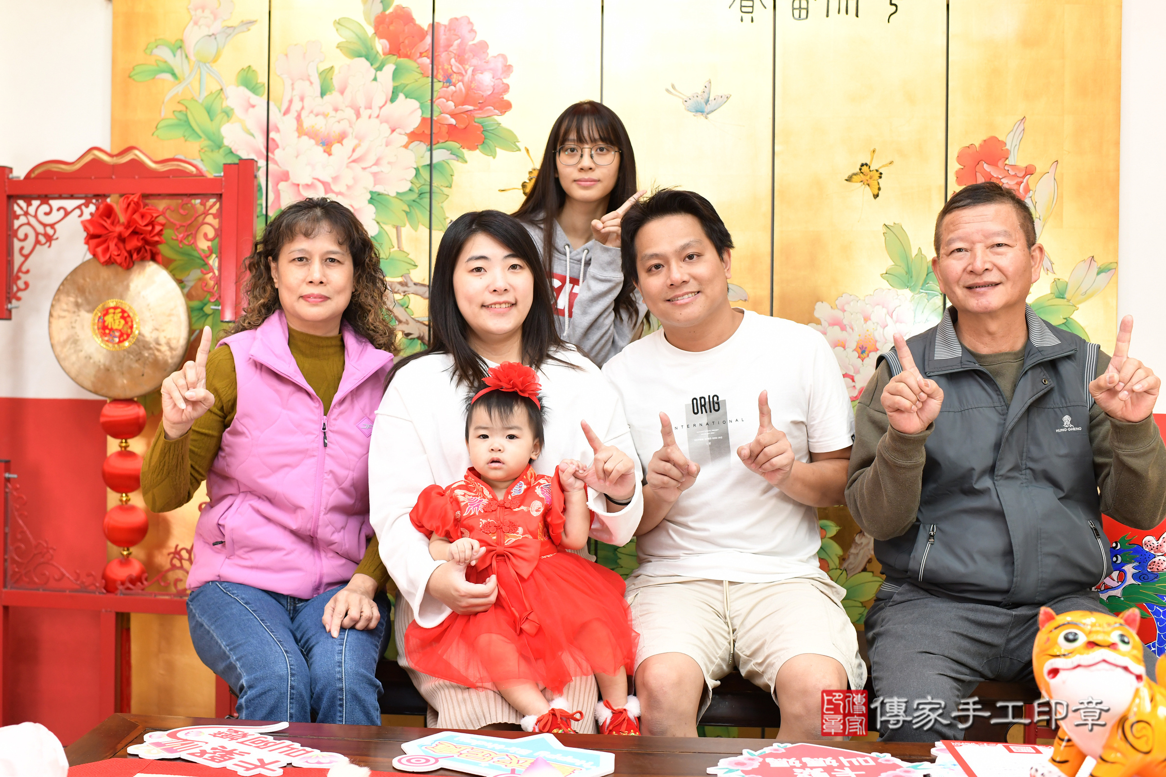 台北市大同區小嫻寶寶抓周推薦：傳家台北店抓周度脺中國風會場，嬰兒古禮抓周流程儀式吉祥話、抓周道具物品24種、拍照。抓周證書。2024.12.8，照片23