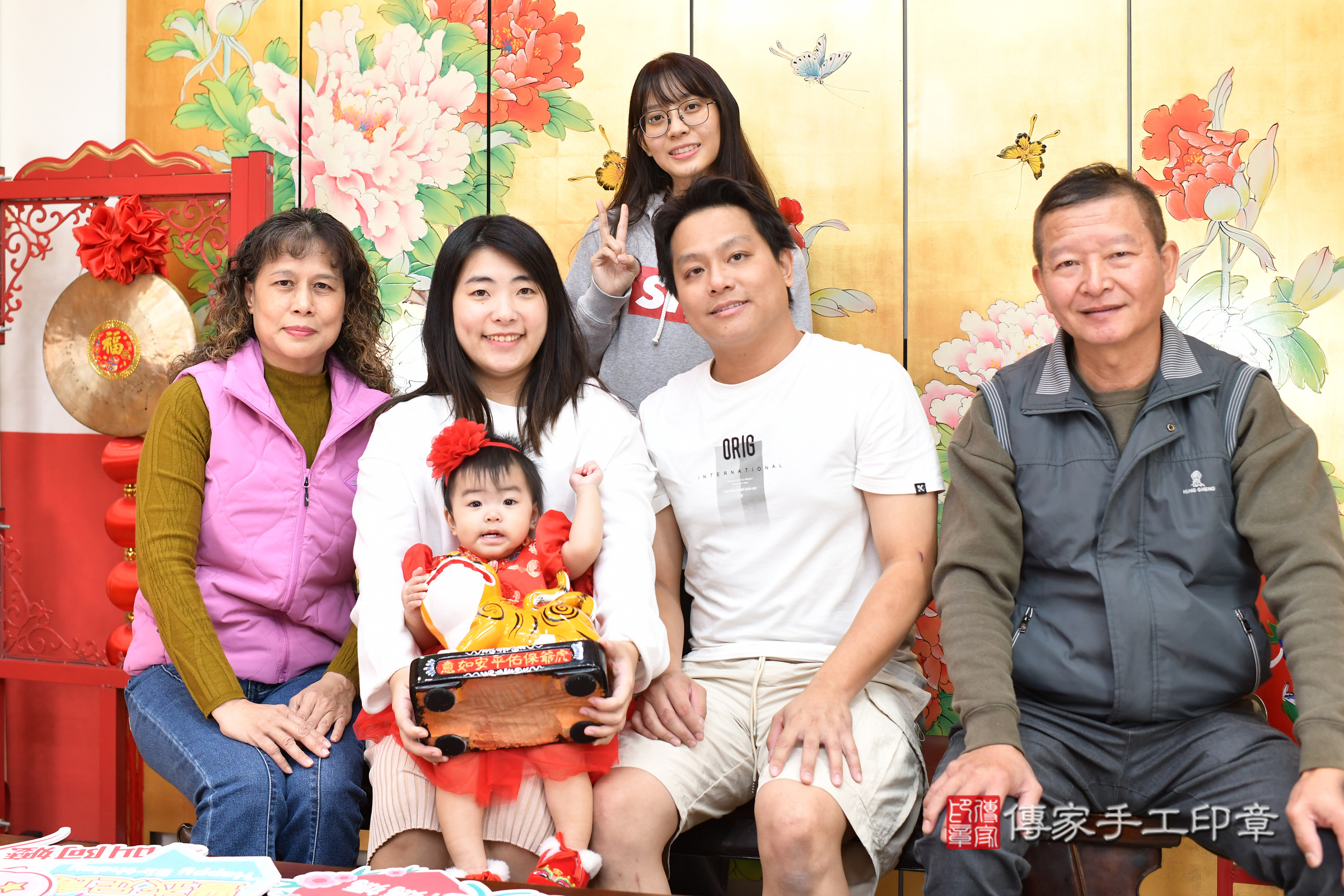 台北市大同區小嫻寶寶抓周推薦：傳家台北店抓周度脺中國風會場，嬰兒古禮抓周流程儀式吉祥話、抓周道具物品24種、拍照。抓周證書。2024.12.8，照片15