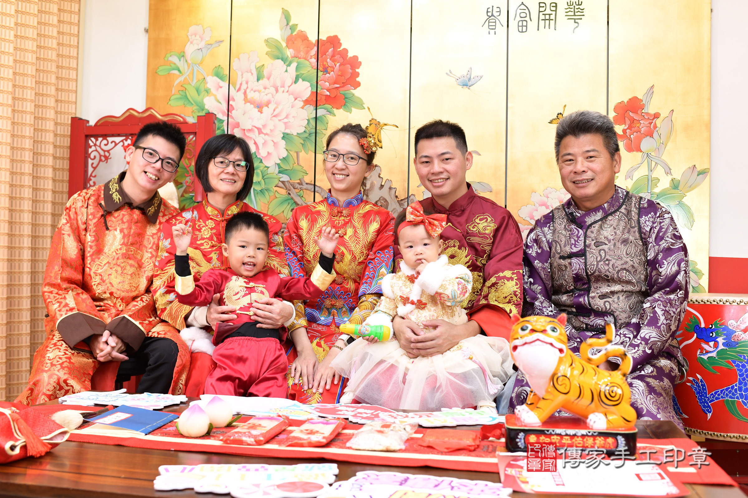 台北市大同區小嫻寶寶抓周推薦：傳家台北店抓周度脺中國風會場，嬰兒古禮抓周流程儀式吉祥話、抓周道具物品24種、拍照。抓周證書。2024.12.14，照片17