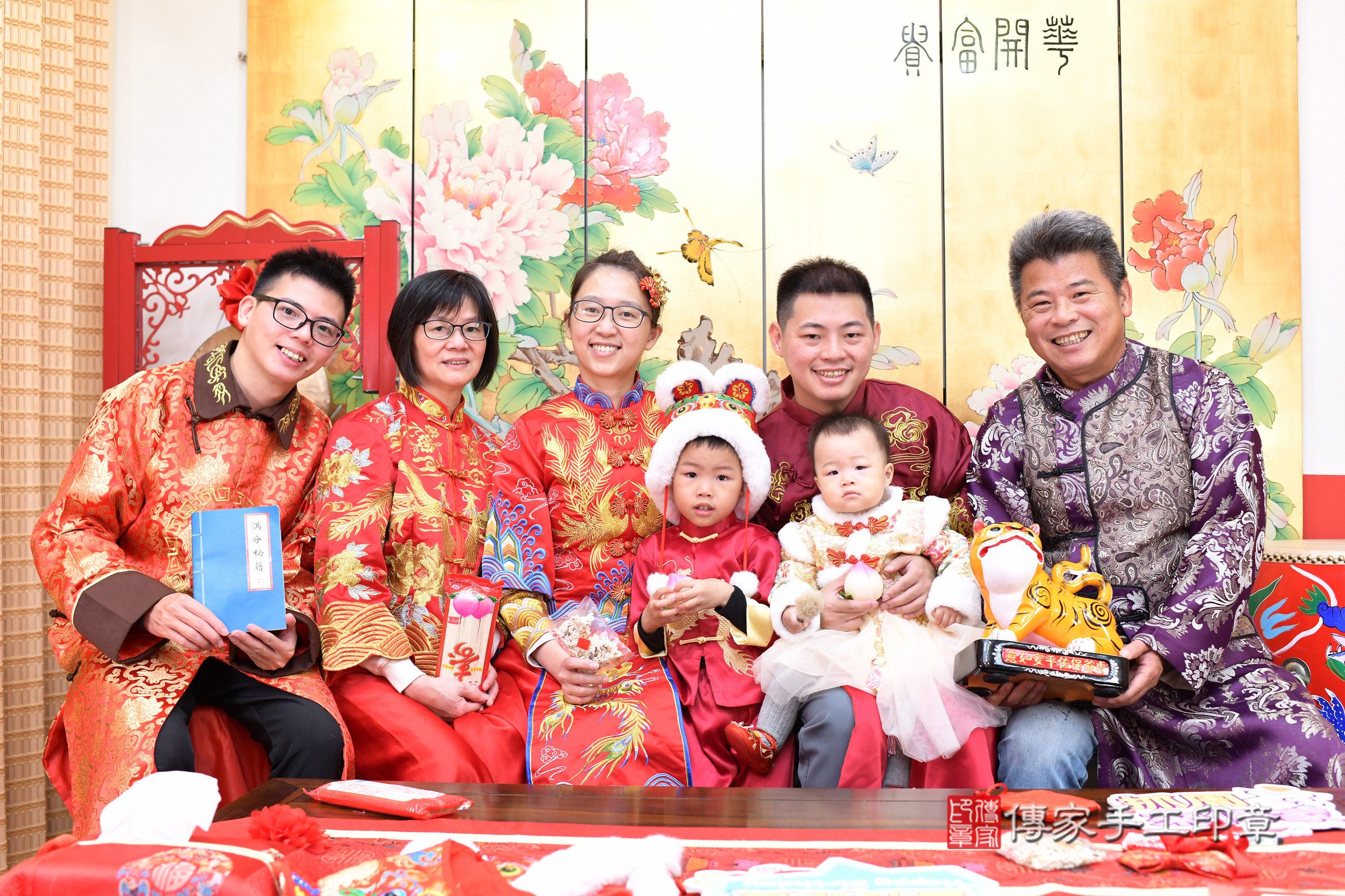 台北市大同區小嫻寶寶抓周推薦：傳家台北店抓周度脺中國風會場，嬰兒古禮抓周流程儀式吉祥話、抓周道具物品24種、拍照。抓周證書。2024.12.14，照片12