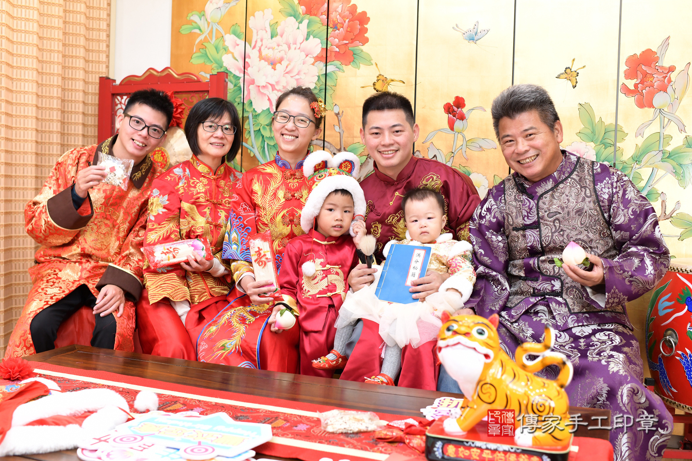 台北市大同區小嫻寶寶抓周推薦：傳家台北店抓周度脺中國風會場，嬰兒古禮抓周流程儀式吉祥話、抓周道具物品24種、拍照。抓周證書。2024.12.14，照片11