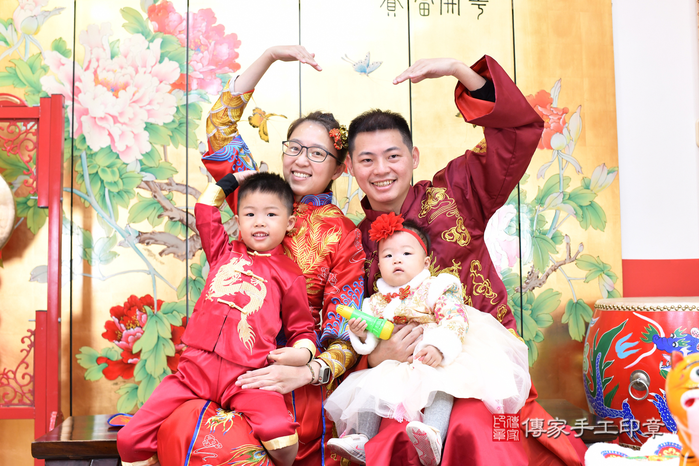 台北市大同區小嫻寶寶抓周推薦：傳家台北店抓周度脺中國風會場，嬰兒古禮抓周流程儀式吉祥話、抓周道具物品24種、拍照。抓周證書。2024.12.14，照片2