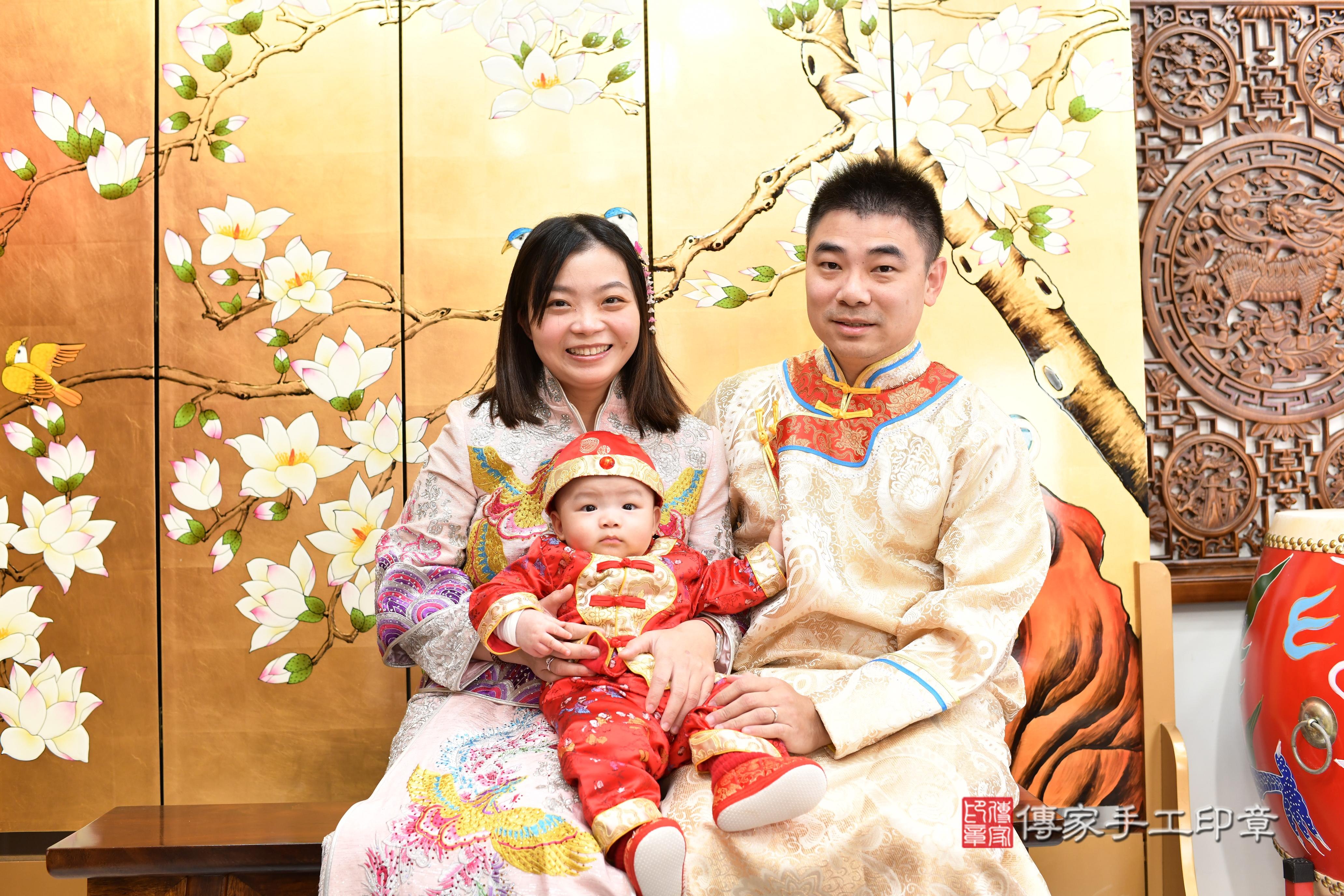 傳家手工印章台南店、抓周、度脺、中國風會場、傳家嬰兒古禮、吉祥話、抓周道具物品24種、拍照。抓周證書。寶寶抓周、滿周歲、生日快樂、祝福