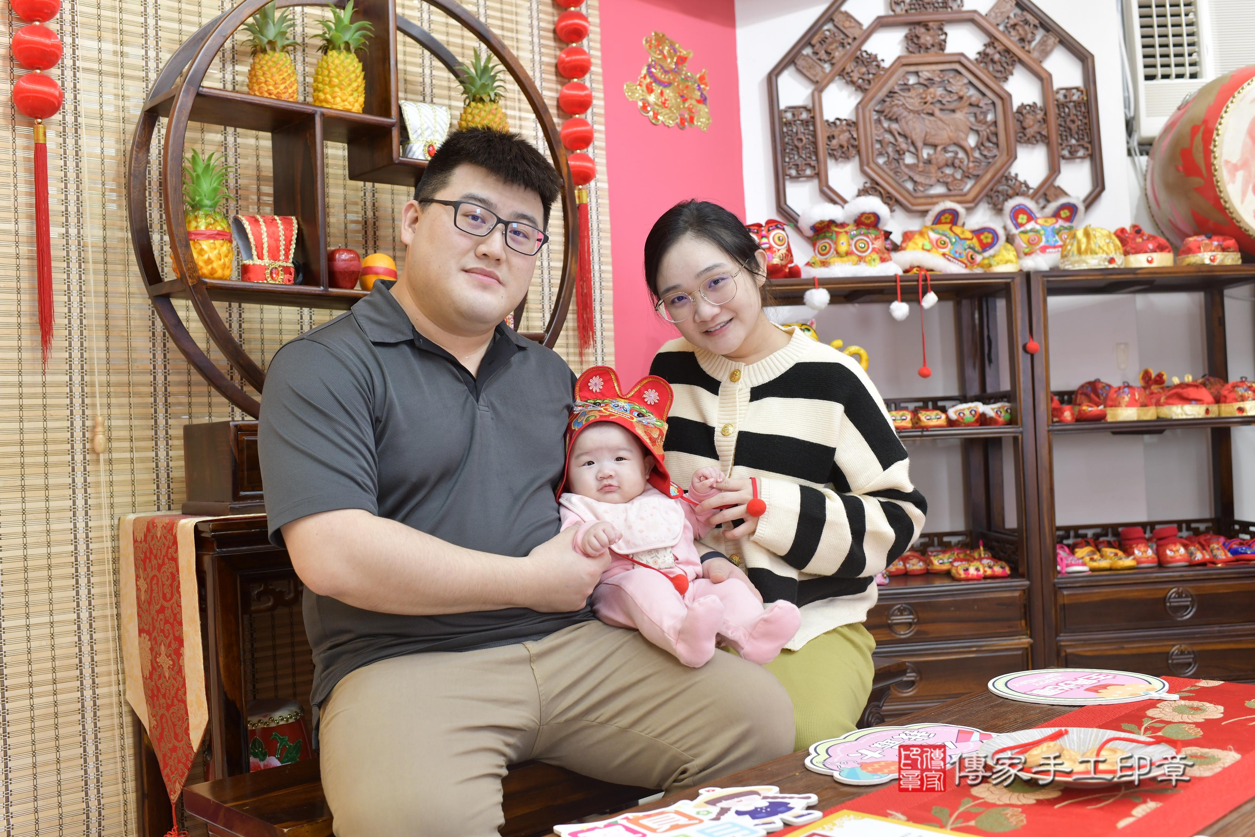 傳家手工印章新竹店、抓周、度脺、中國風會場、傳家嬰兒古禮、吉祥話、抓周道具物品24種、拍照。抓周證書。寶寶抓周、滿周歲、生日快樂、祝福