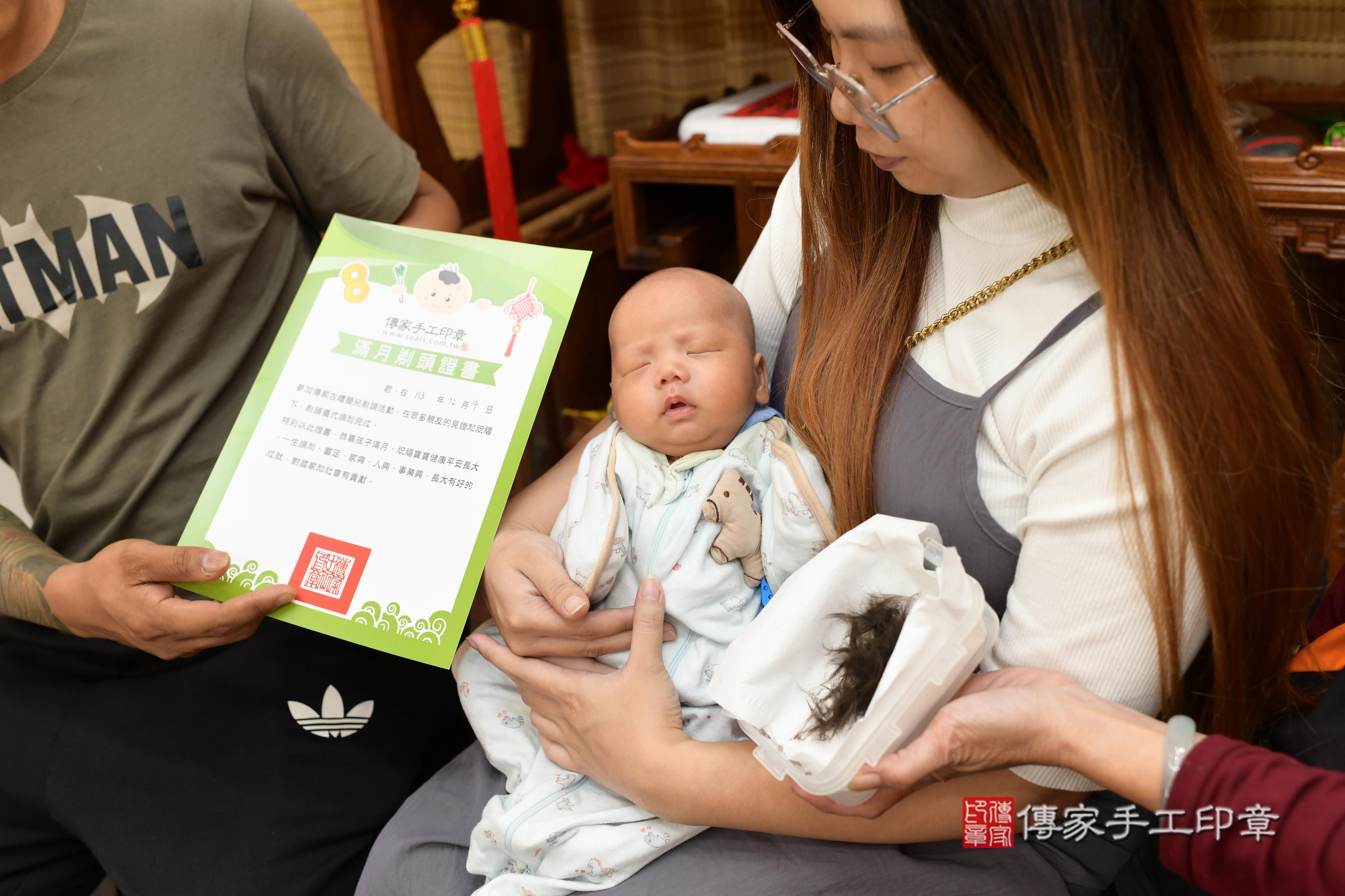 傳家手工印章台南店、抓周、度脺、中國風會場、傳家嬰兒古禮、吉祥話、抓周道具物品24種、拍照。抓周證書。寶寶抓周、滿周歲、生日快樂、祝福