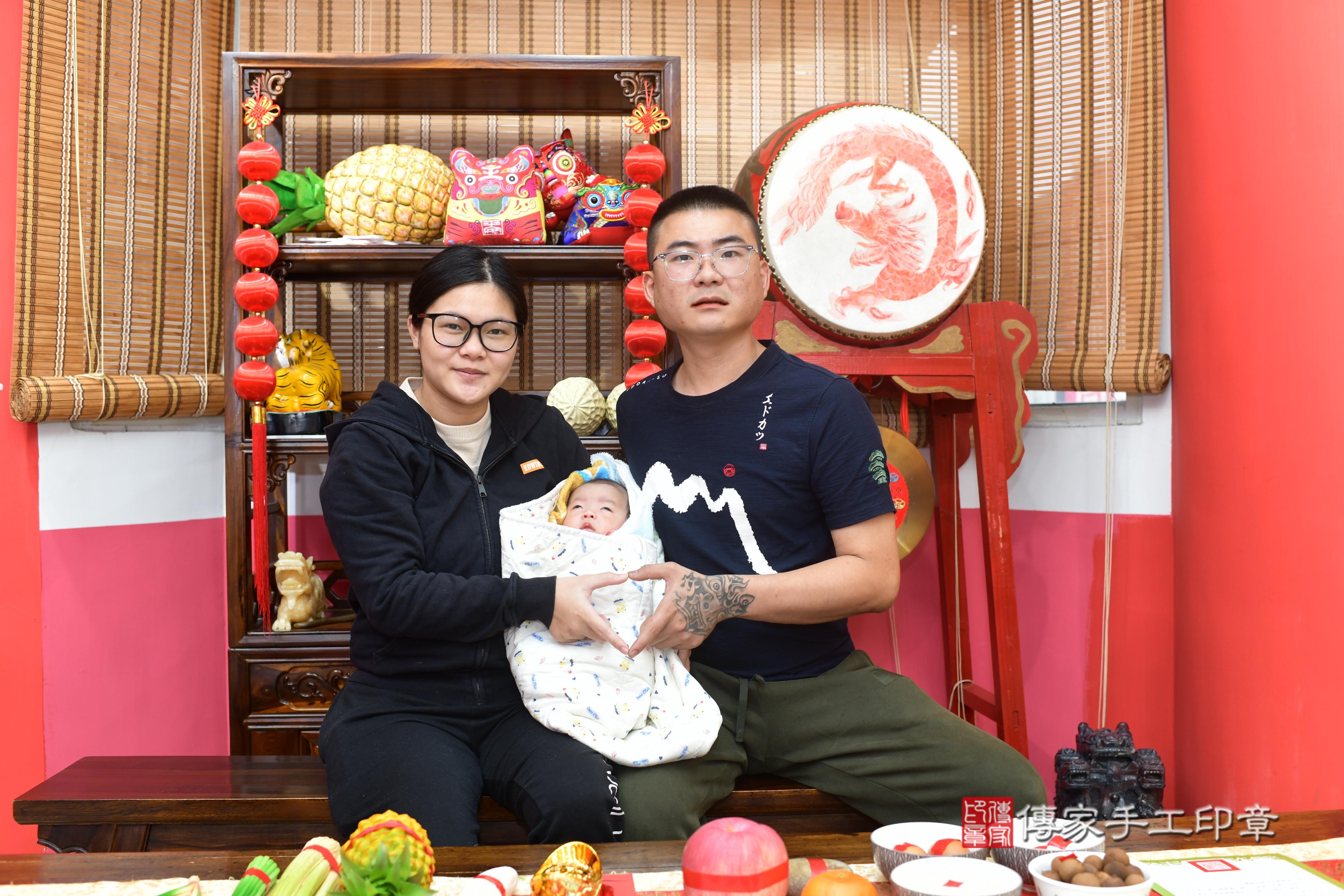 傳家手工印章台南店、抓周、度脺、中國風會場、傳家嬰兒古禮、吉祥話、抓周道具物品24種、拍照。抓周證書。寶寶抓周、滿周歲、生日快樂、祝福