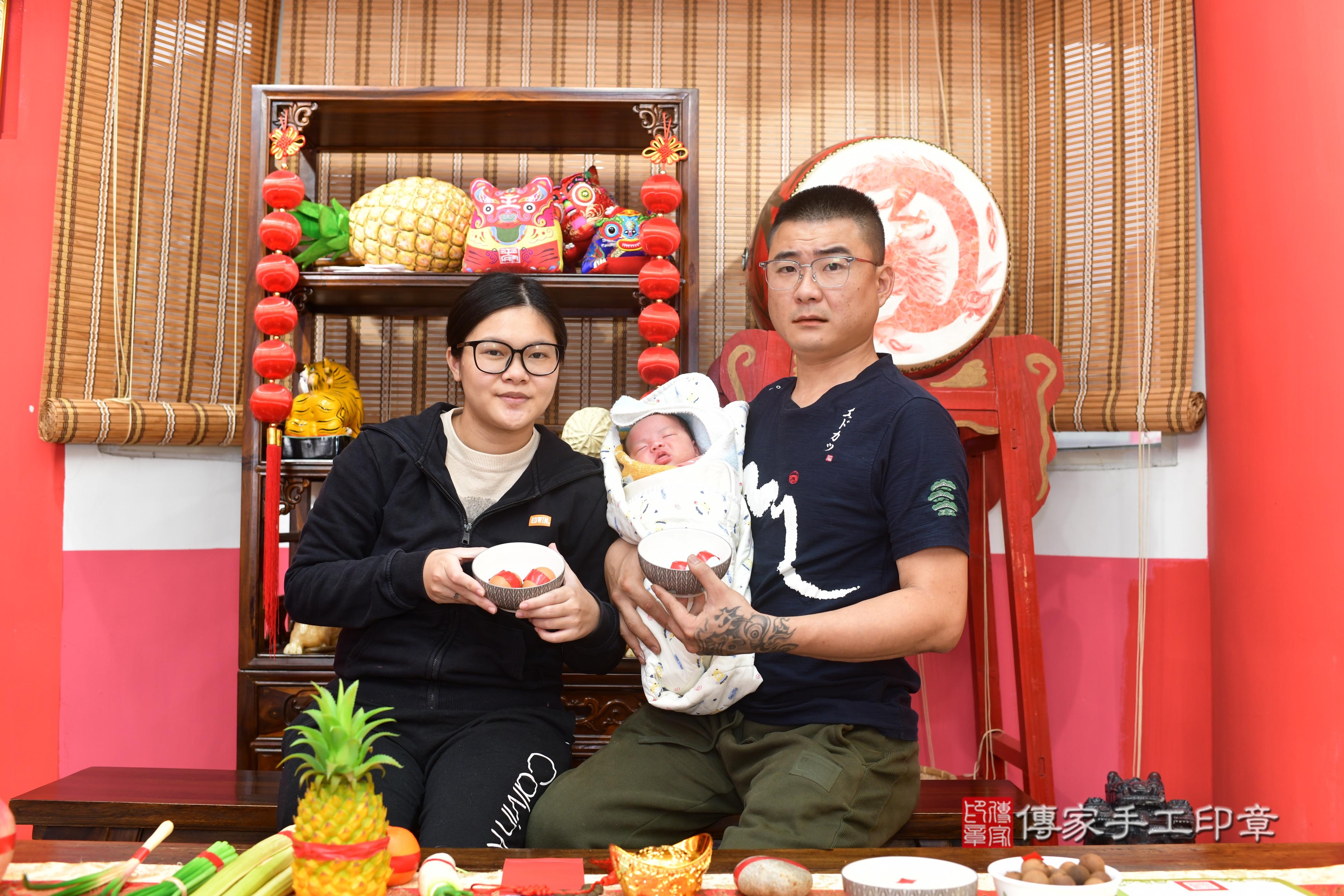 傳家手工印章台南店、抓周、度脺、中國風會場、傳家嬰兒古禮、吉祥話、抓周道具物品24種、拍照。抓周證書。寶寶抓周、滿周歲、生日快樂、祝福