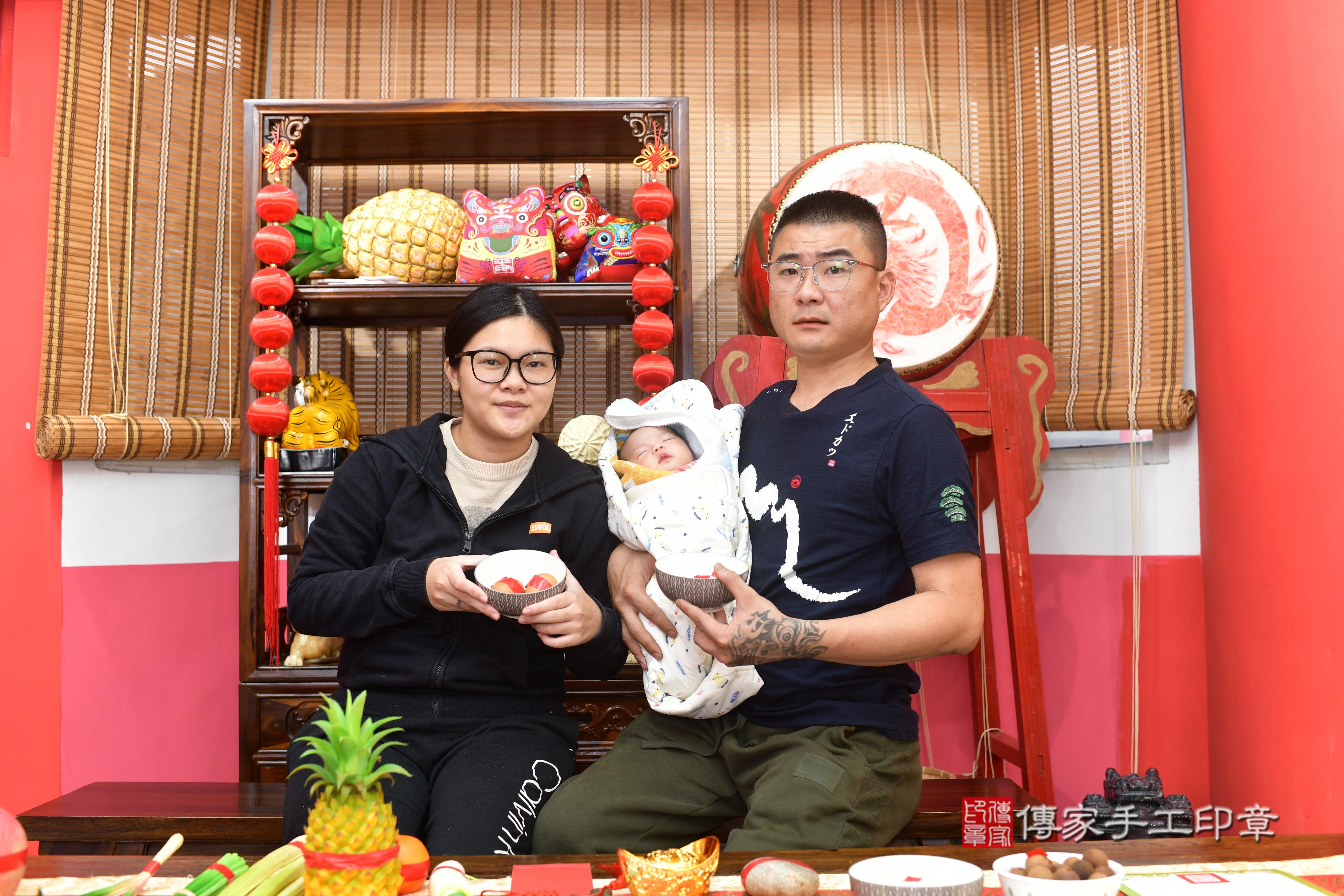 傳家手工印章台南店、抓周、度脺、中國風會場、傳家嬰兒古禮、吉祥話、抓周道具物品24種、拍照。抓周證書。寶寶抓周、滿周歲、生日快樂、祝福