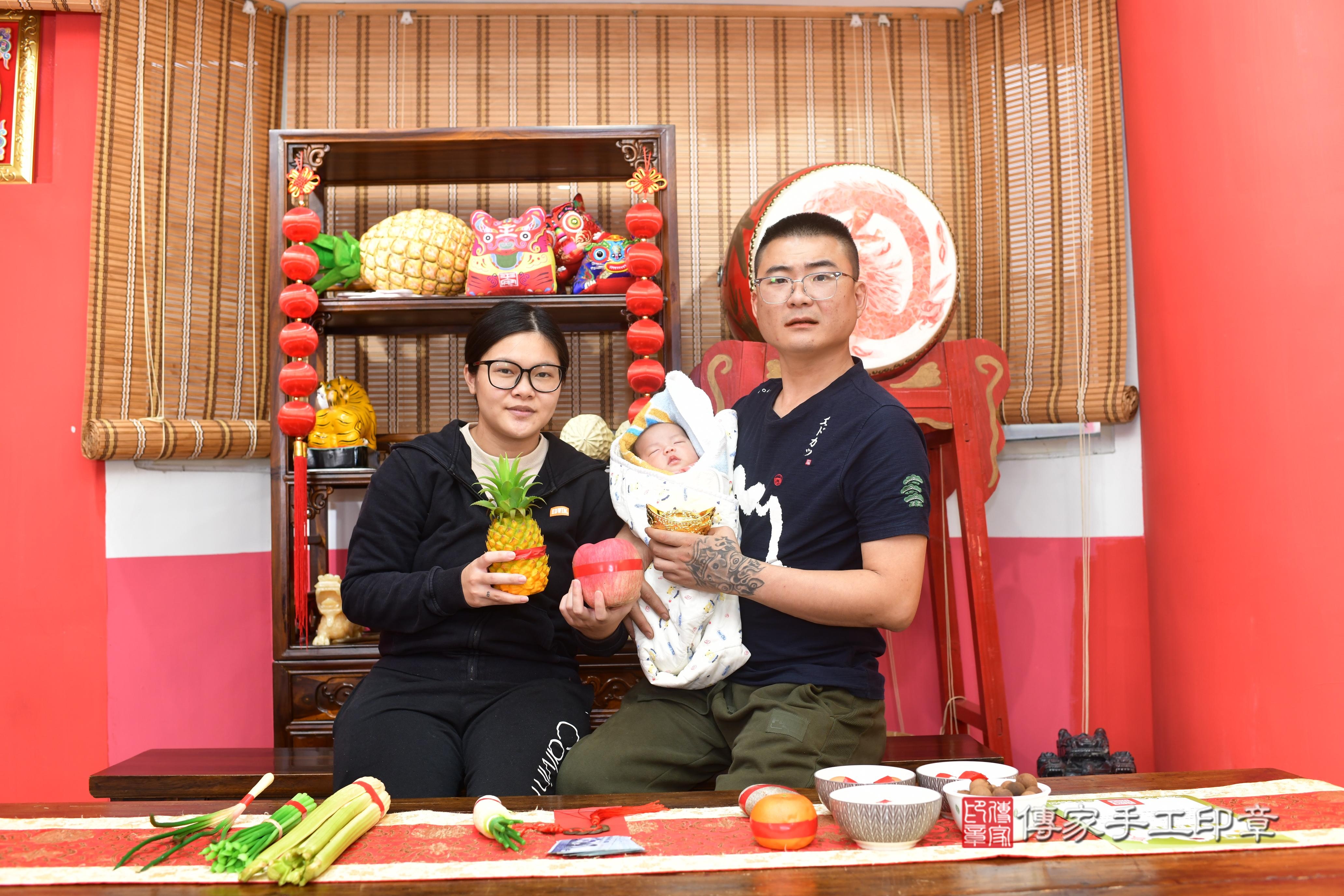 傳家手工印章台南店、抓周、度脺、中國風會場、傳家嬰兒古禮、吉祥話、抓周道具物品24種、拍照。抓周證書。寶寶抓周、滿周歲、生日快樂、祝福