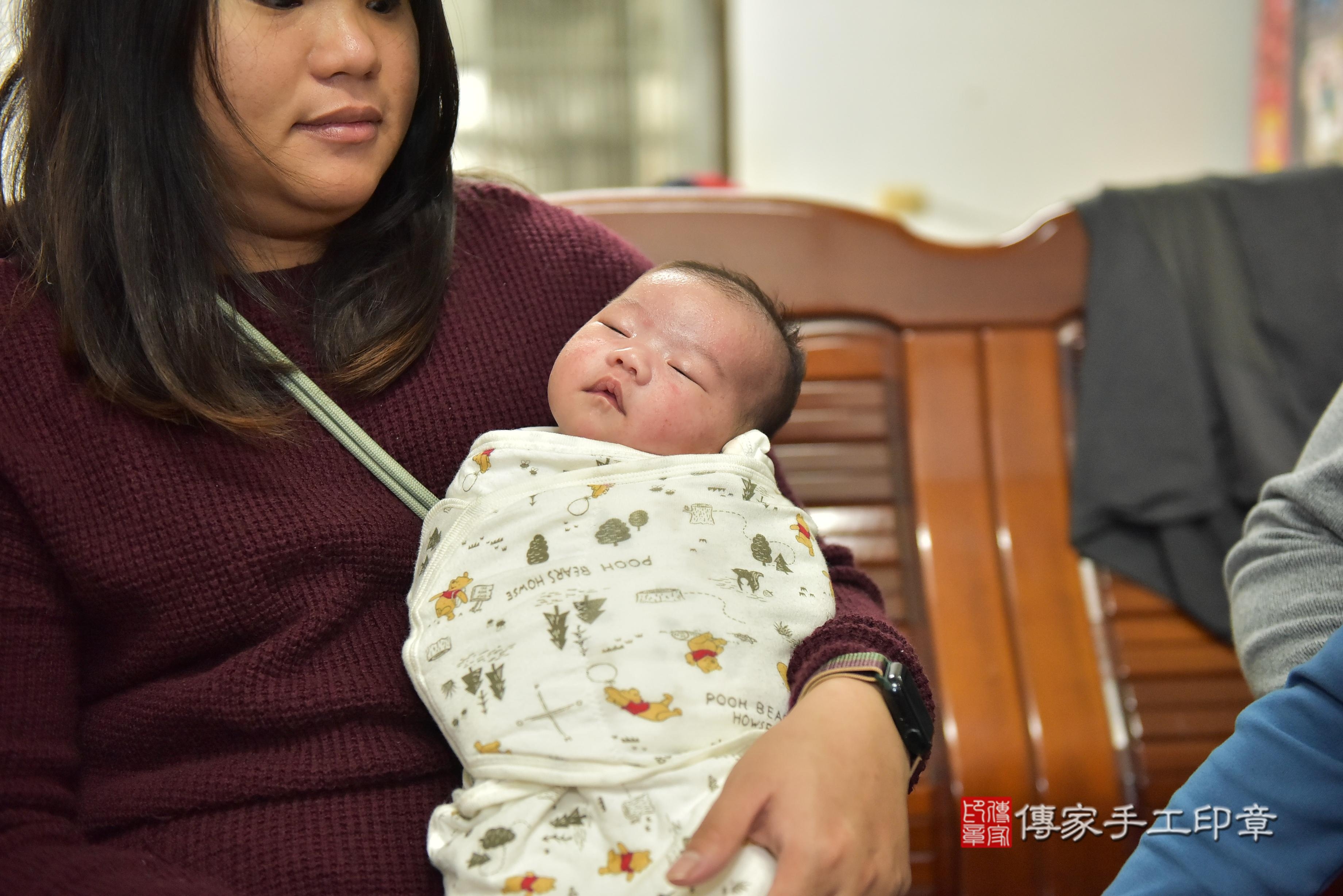 傳家手工印章台南店、抓周、度脺、中國風會場、傳家嬰兒古禮、吉祥話、抓周道具物品24種、拍照。抓周證書。寶寶抓周、滿周歲、生日快樂、祝福