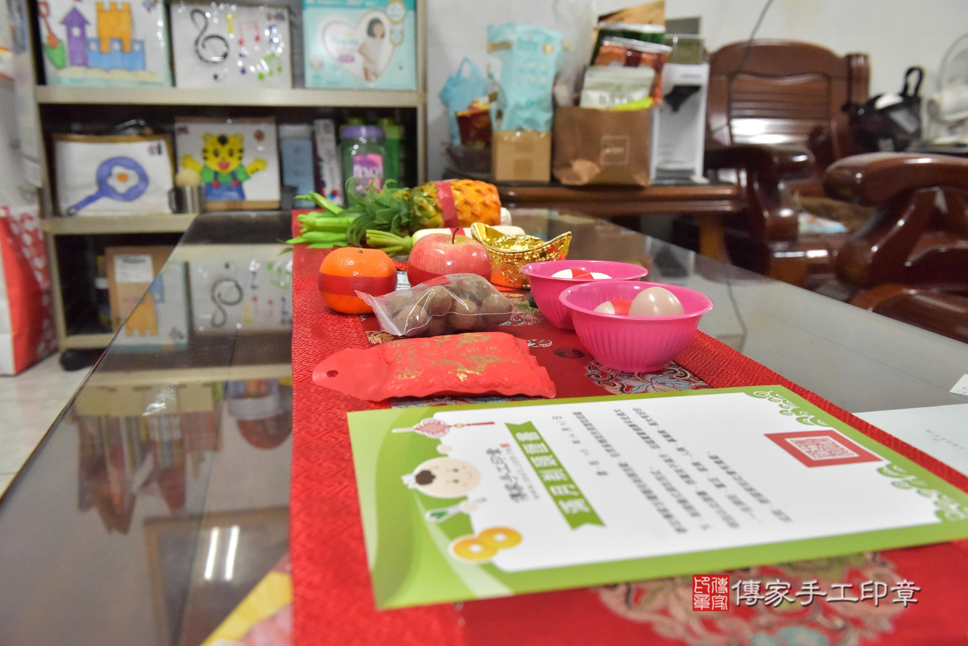 傳家手工印章台南店、抓周、度脺、中國風會場、傳家嬰兒古禮、吉祥話、抓周道具物品24種、拍照。抓周證書。寶寶抓周、滿周歲、生日快樂、祝福