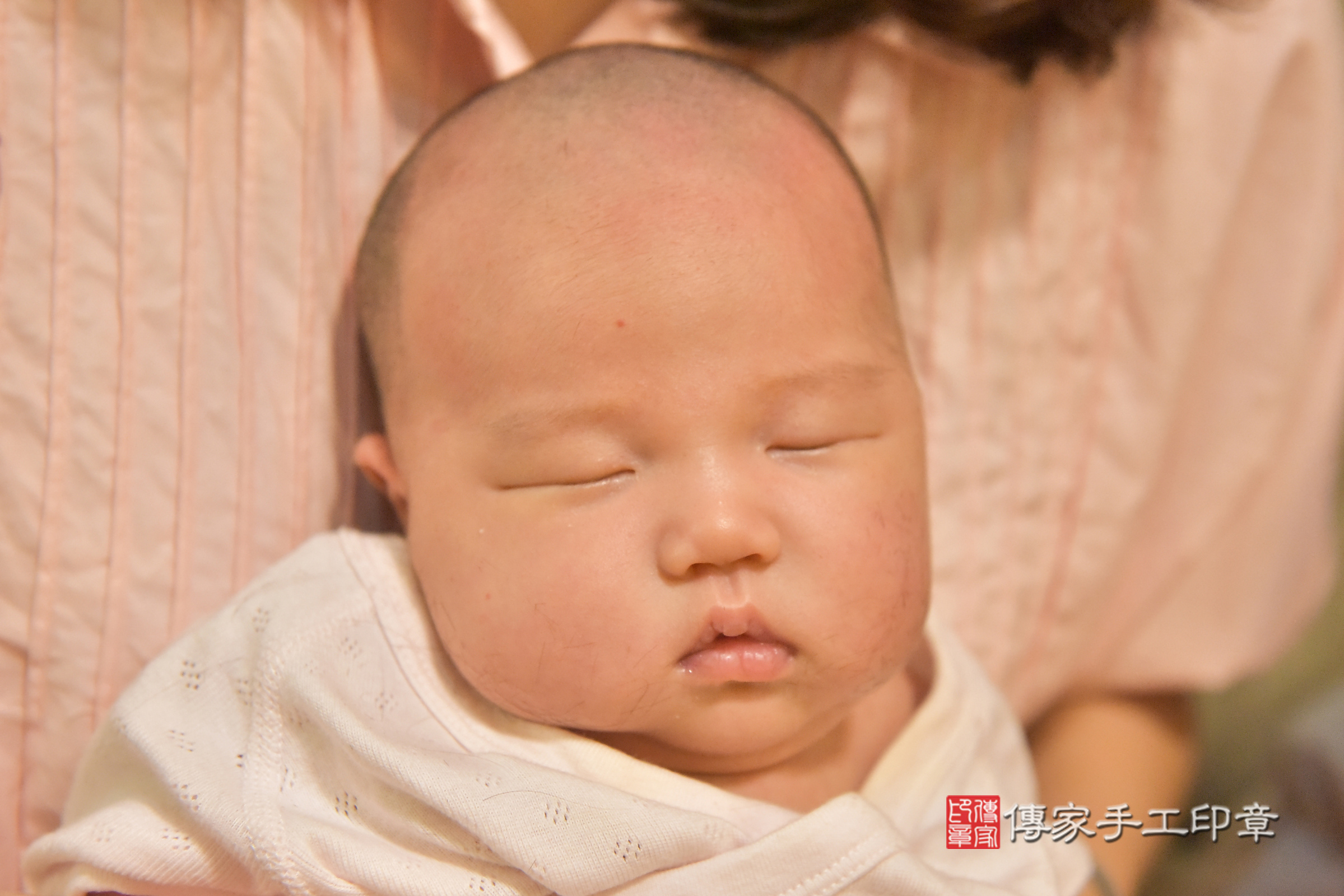 珉珉寶寶(台中市太平區到府嬰兒珉珉寶寶滿月剃頭理髮、到府嬰兒剃胎毛儀式吉祥話)。到府剃頭剃胎毛主持、專業拍照、證書。★購買「臍帶章、肚臍章、胎毛筆刷印章」贈送：剃頭、收涎、抓周，三選一。2024.11.2，照片10