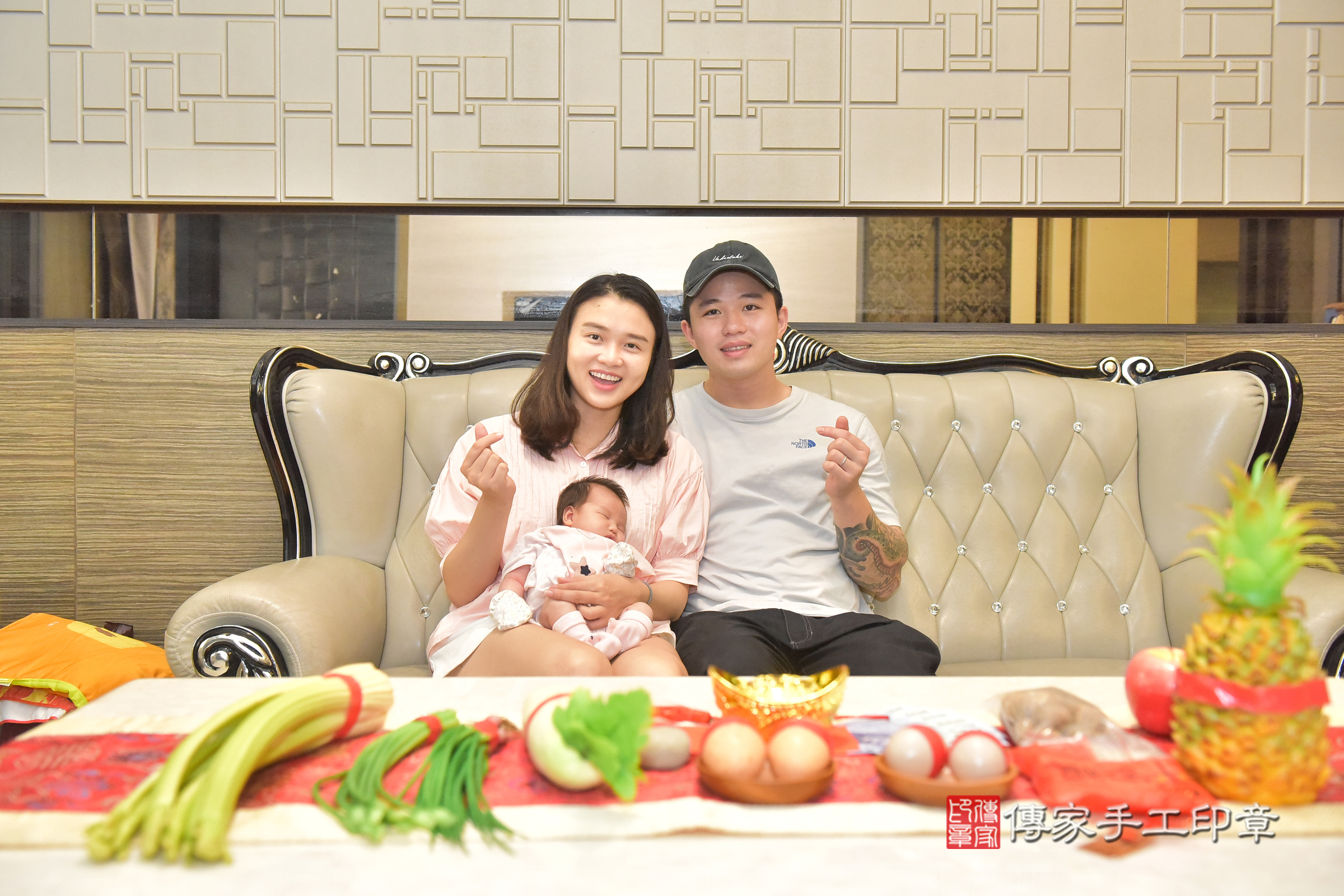 珉珉寶寶(台中市太平區到府嬰兒珉珉寶寶滿月剃頭理髮、到府嬰兒剃胎毛儀式吉祥話)。到府剃頭剃胎毛主持、專業拍照、證書。★購買「臍帶章、肚臍章、胎毛筆刷印章」贈送：剃頭、收涎、抓周，三選一。2024.11.2，照片3