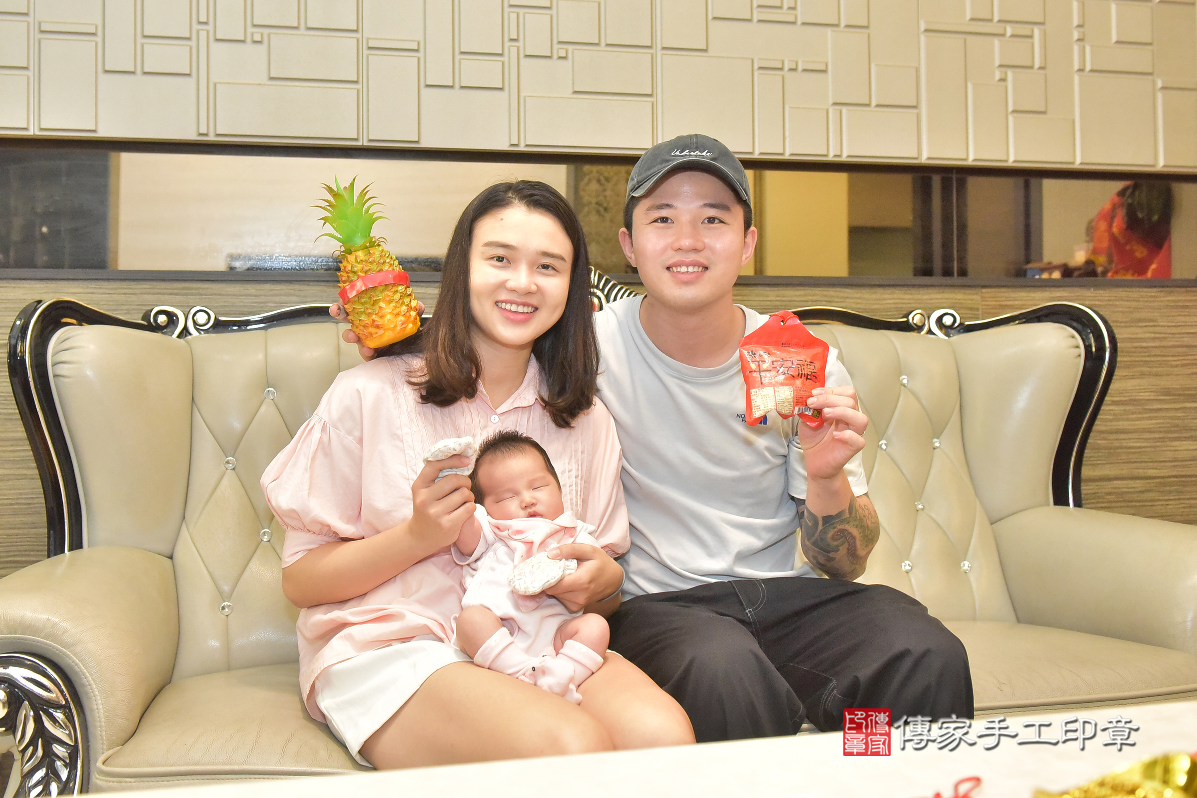 珉珉寶寶(台中市太平區到府嬰兒珉珉寶寶滿月剃頭理髮、到府嬰兒剃胎毛儀式吉祥話)。到府剃頭剃胎毛主持、專業拍照、證書。★購買「臍帶章、肚臍章、胎毛筆刷印章」贈送：剃頭、收涎、抓周，三選一。2024.11.2，照片6