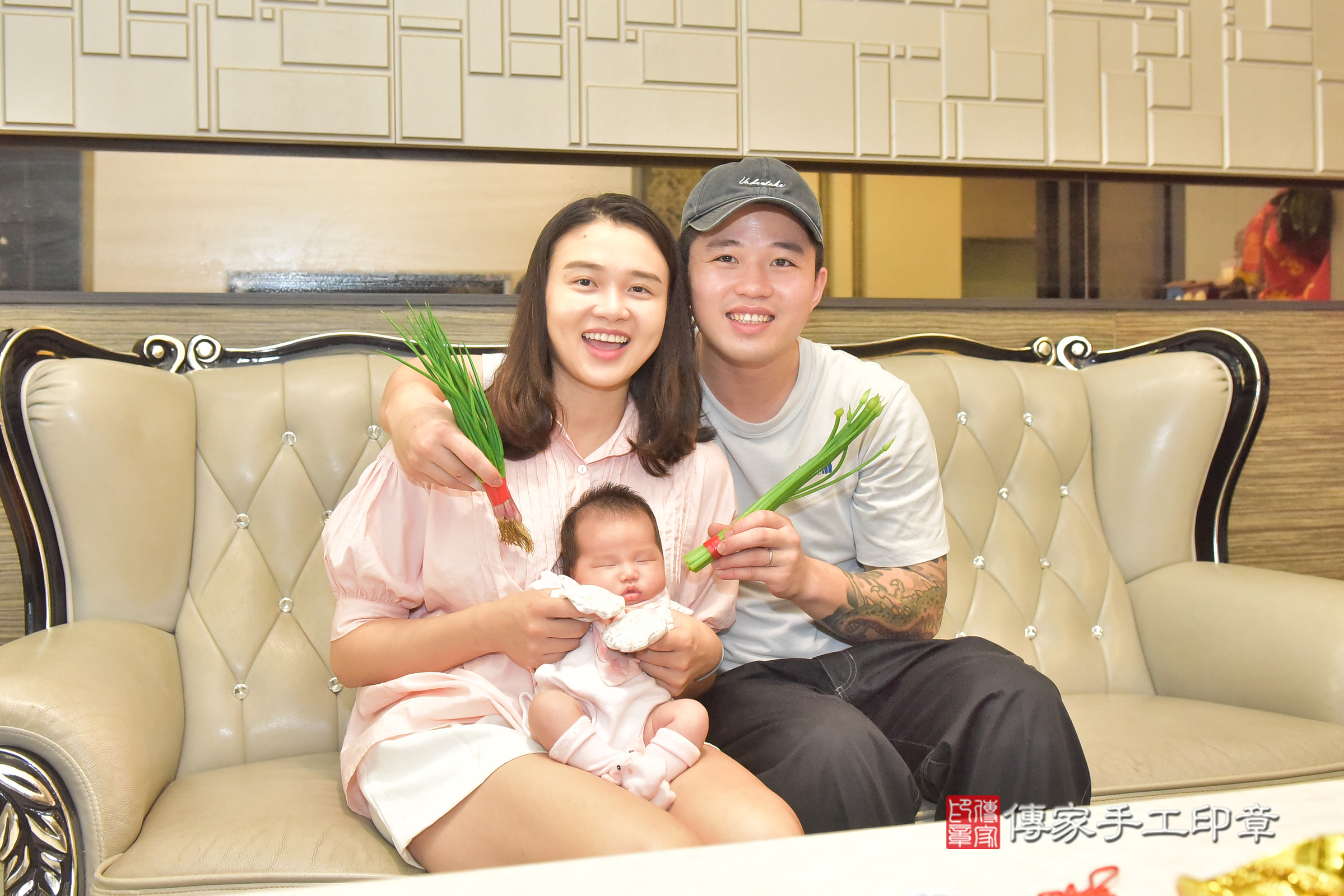 珉珉寶寶(台中市太平區到府嬰兒珉珉寶寶滿月剃頭理髮、到府嬰兒剃胎毛儀式吉祥話)。到府剃頭剃胎毛主持、專業拍照、證書。★購買「臍帶章、肚臍章、胎毛筆刷印章」贈送：剃頭、收涎、抓周，三選一。2024.11.2，照片7