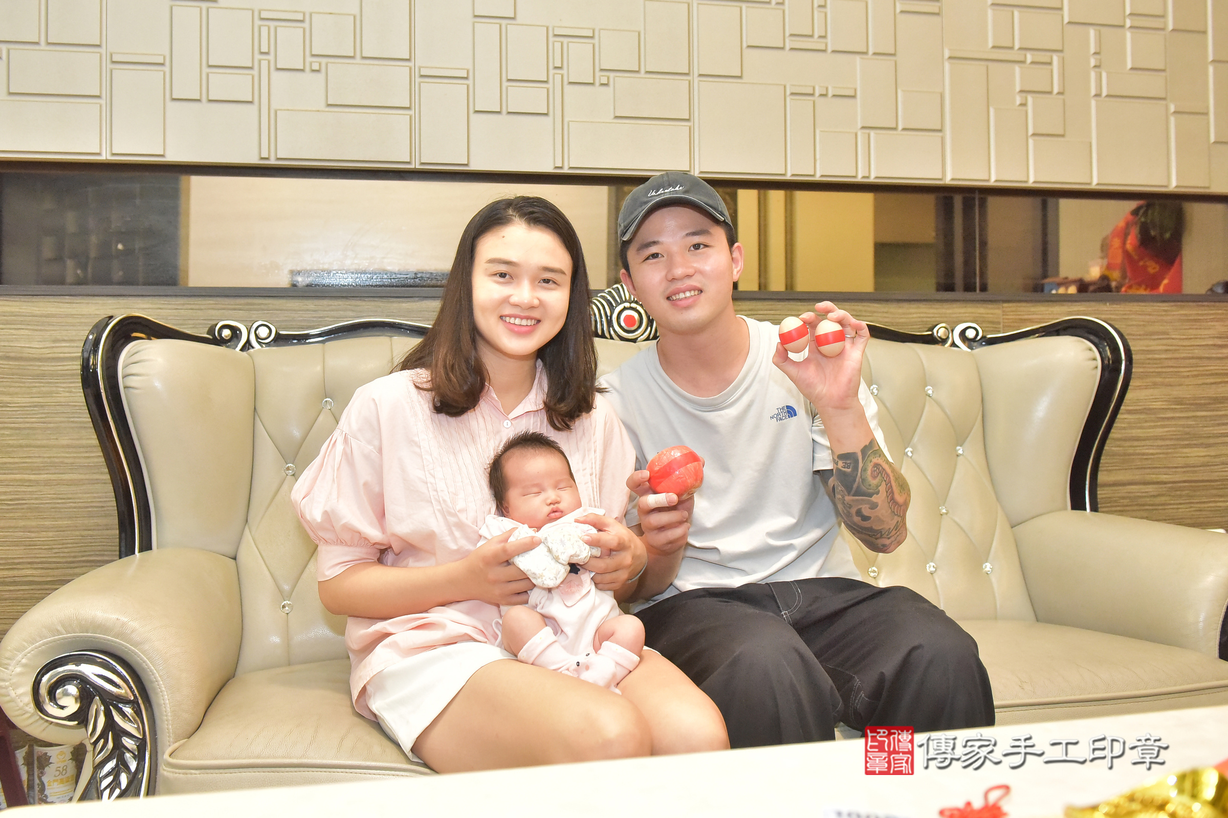 珉珉寶寶(台中市太平區到府嬰兒珉珉寶寶滿月剃頭理髮、到府嬰兒剃胎毛儀式吉祥話)。到府剃頭剃胎毛主持、專業拍照、證書。★購買「臍帶章、肚臍章、胎毛筆刷印章」贈送：剃頭、收涎、抓周，三選一。2024.11.2，照片5
