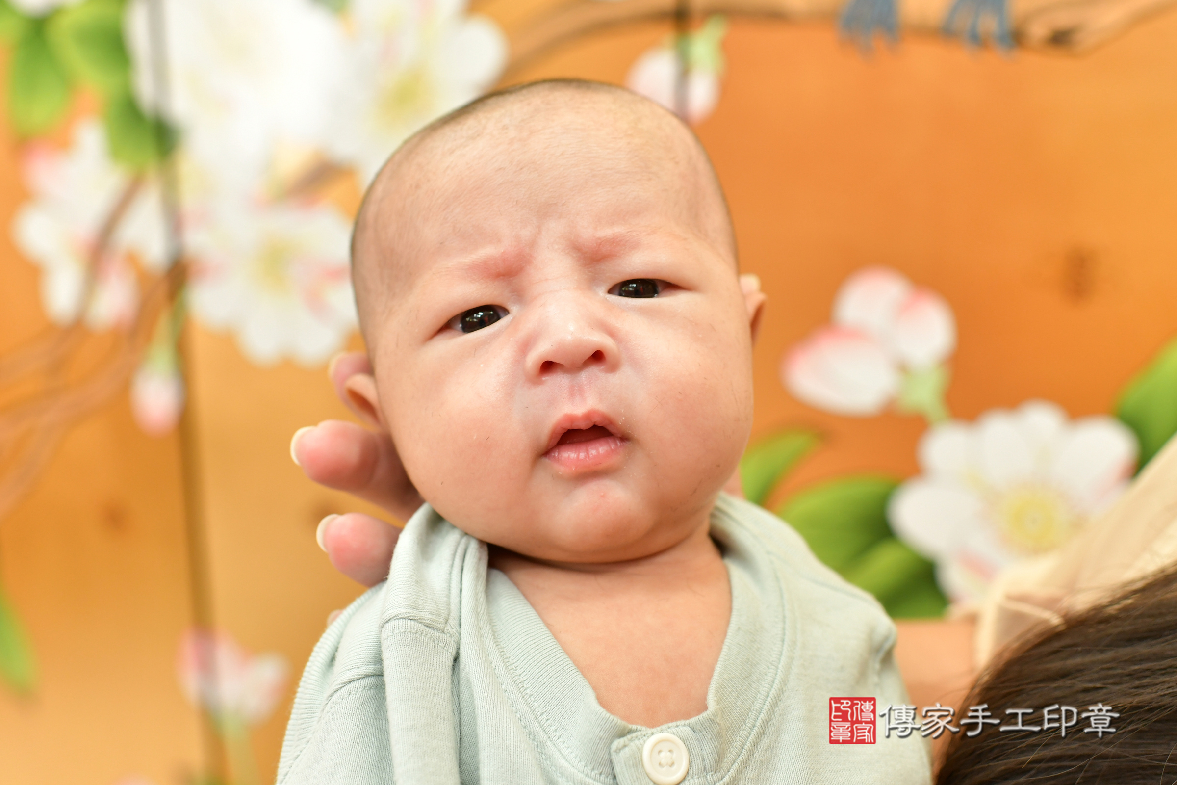 睿睿寶寶(台中市北區嬰兒寶寶滿月剃頭理髮、嬰兒剃胎毛儀式吉祥話)。中國風會場，爸媽寶貝穿「日中韓」古裝禮服。專業拍照、證書。★購買「臍帶章、肚臍章、胎毛筆刷印章」贈送：剃頭、收涎、抓周，三選一。2024.11.4，照片15