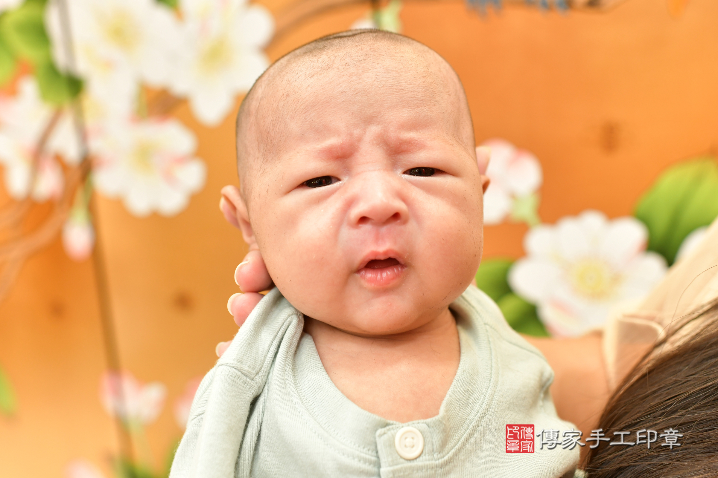 睿睿寶寶(台中市北區嬰兒寶寶滿月剃頭理髮、嬰兒剃胎毛儀式吉祥話)。中國風會場，爸媽寶貝穿「日中韓」古裝禮服。專業拍照、證書。★購買「臍帶章、肚臍章、胎毛筆刷印章」贈送：剃頭、收涎、抓周，三選一。2024.11.4，照片13
