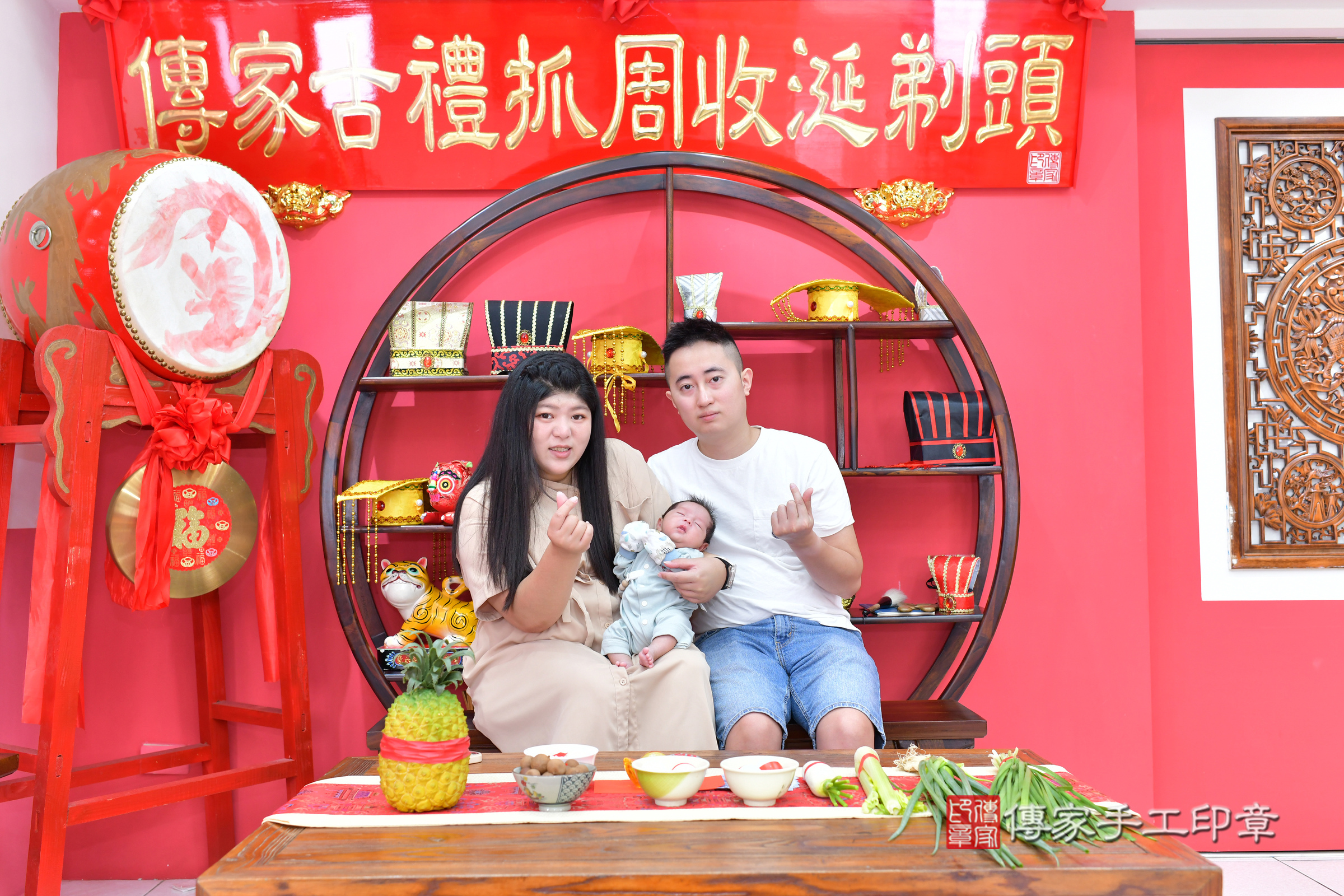睿睿寶寶(台中市北區嬰兒寶寶滿月剃頭理髮、嬰兒剃胎毛儀式吉祥話)。中國風會場，爸媽寶貝穿「日中韓」古裝禮服。專業拍照、證書。★購買「臍帶章、肚臍章、胎毛筆刷印章」贈送：剃頭、收涎、抓周，三選一。2024.11.4，照片5